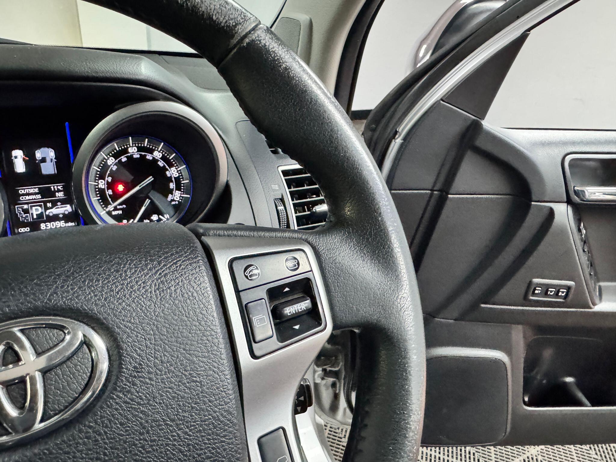 Toyota Land Cruiser 3.0 D-4D Invincible Auto 4WD Euro 5 5dr (7 Seats) 5dr Automatic 2014