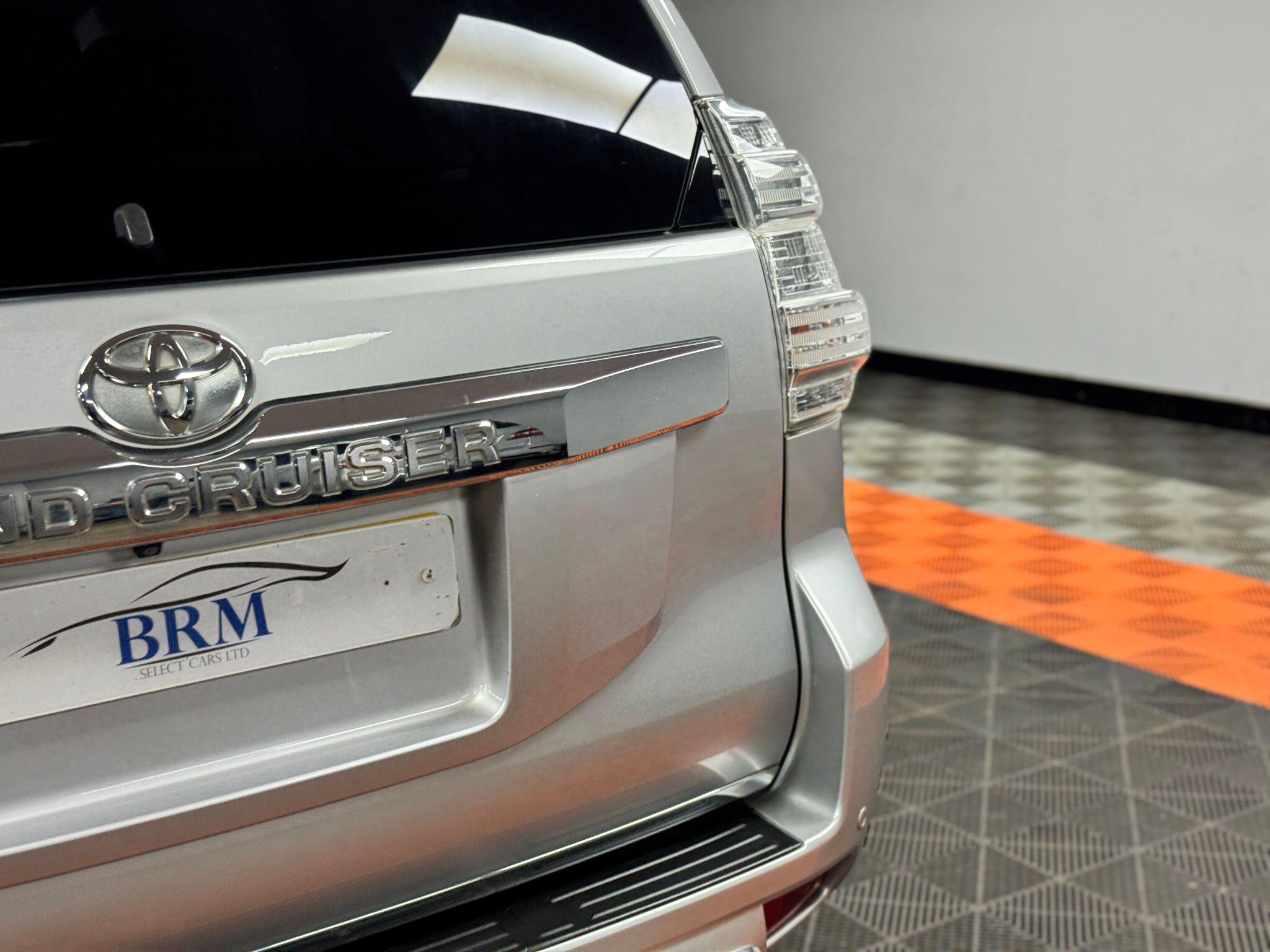 Toyota Land Cruiser 3.0 D-4D Invincible Auto 4WD Euro 5 5dr (7 Seats) 5dr Automatic 2014