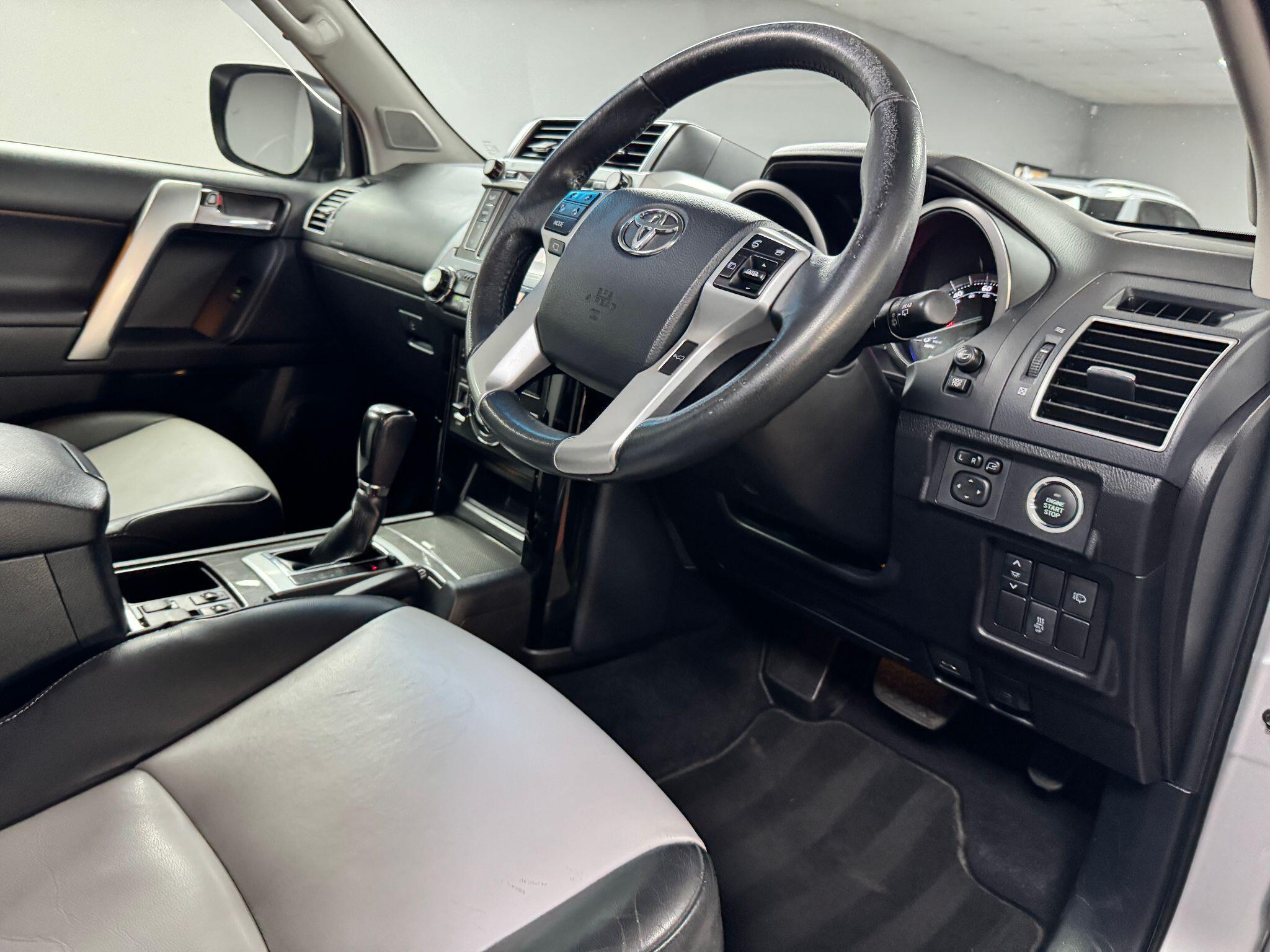 Toyota Land Cruiser 3.0 D-4D Invincible Auto 4WD Euro 5 5dr (7 Seats) 5dr Automatic 2014