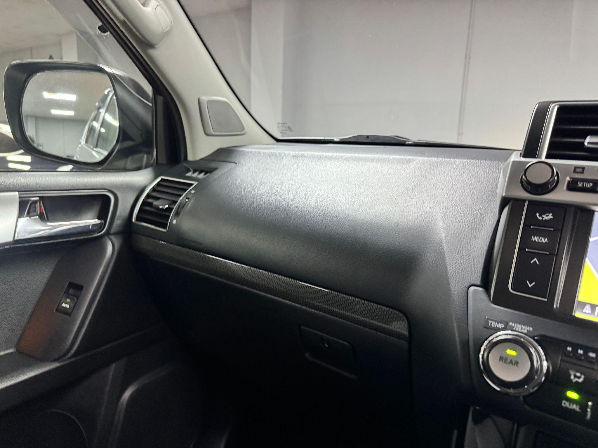 Toyota Land Cruiser 3.0 D-4D Invincible Auto 4WD Euro 5 5dr (7 Seats) 5dr Automatic 2014