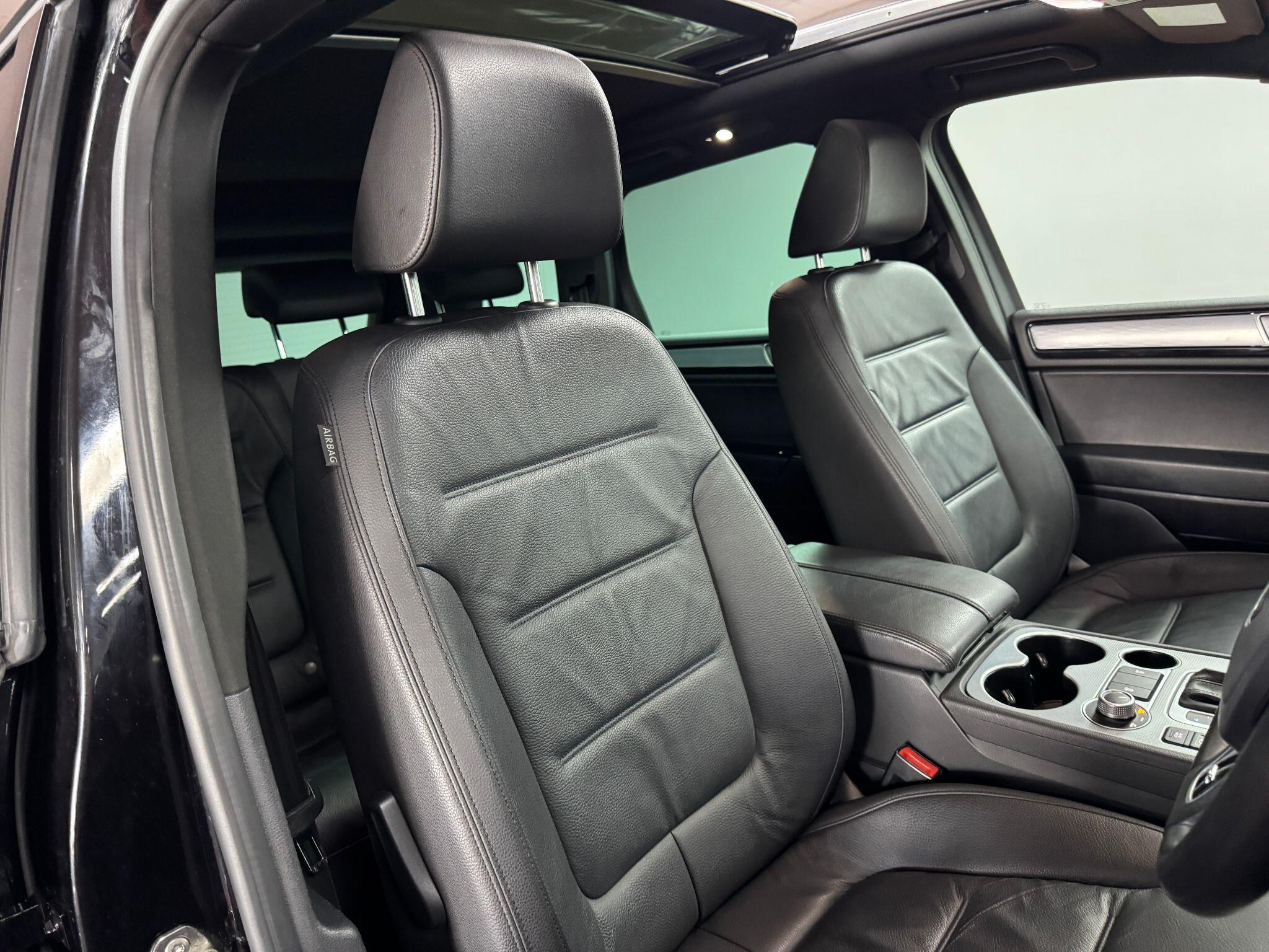 Volkswagen Touareg 3.0 TDI V6 BlueMotion Tech R-Line Tiptronic 4WD Euro 6 (s/s) 5dr 5dr Automatic 2015