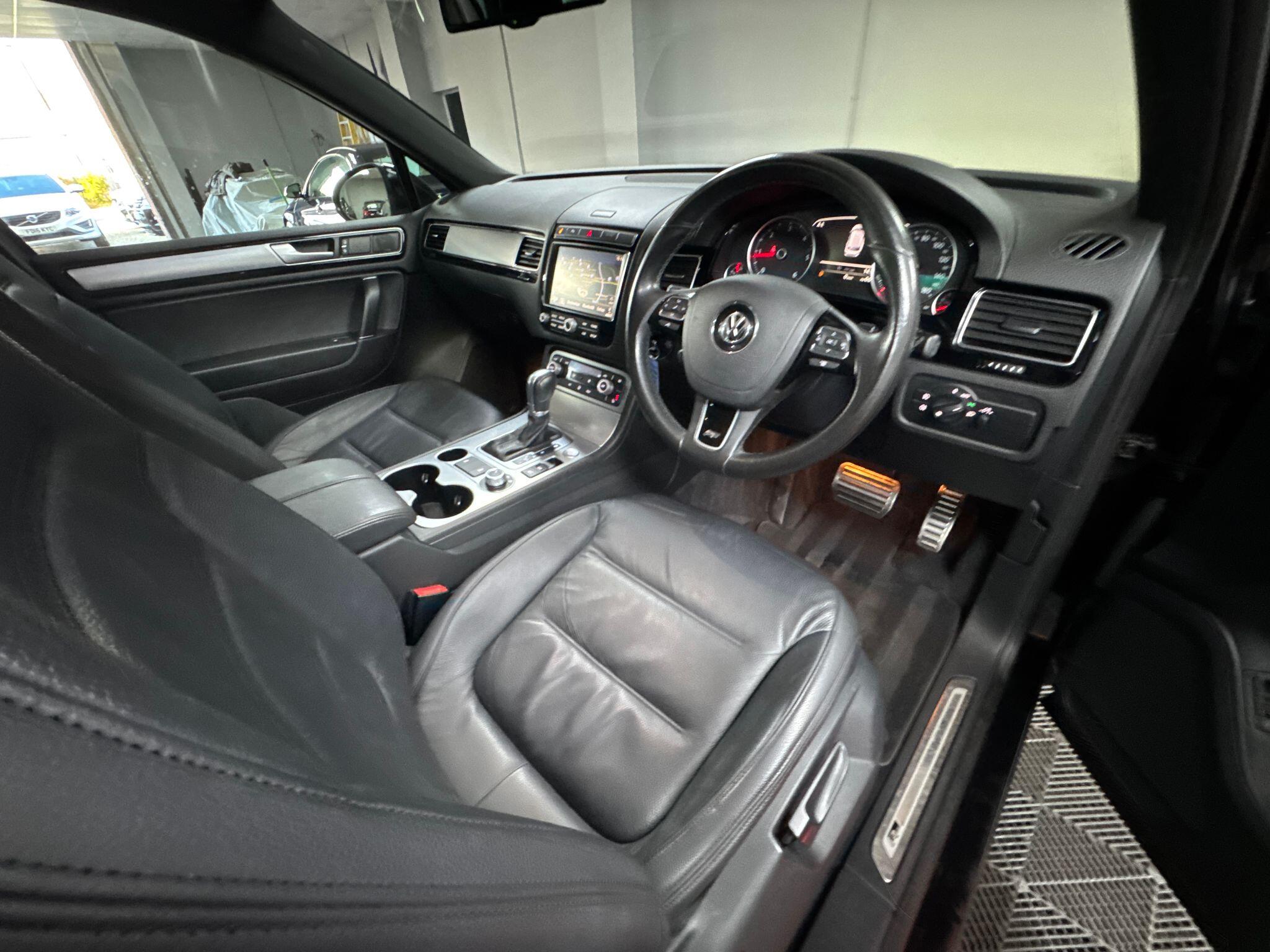 Volkswagen Touareg 3.0 TDI V6 BlueMotion Tech R-Line Tiptronic 4WD Euro 6 (s/s) 5dr 5dr Automatic 2015