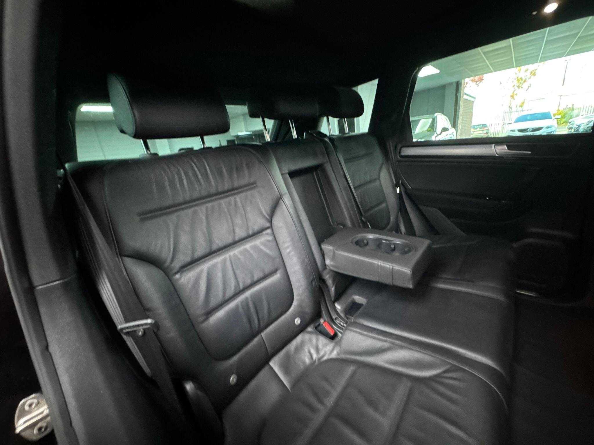 Volkswagen Touareg 3.0 TDI V6 BlueMotion Tech R-Line Tiptronic 4WD Euro 6 (s/s) 5dr 5dr Automatic 2015