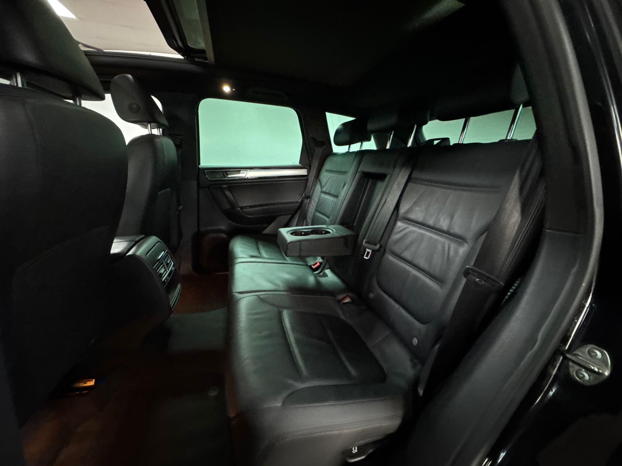 Volkswagen Touareg 3.0 TDI V6 BlueMotion Tech R-Line Tiptronic 4WD Euro 6 (s/s) 5dr 5dr Automatic 2015