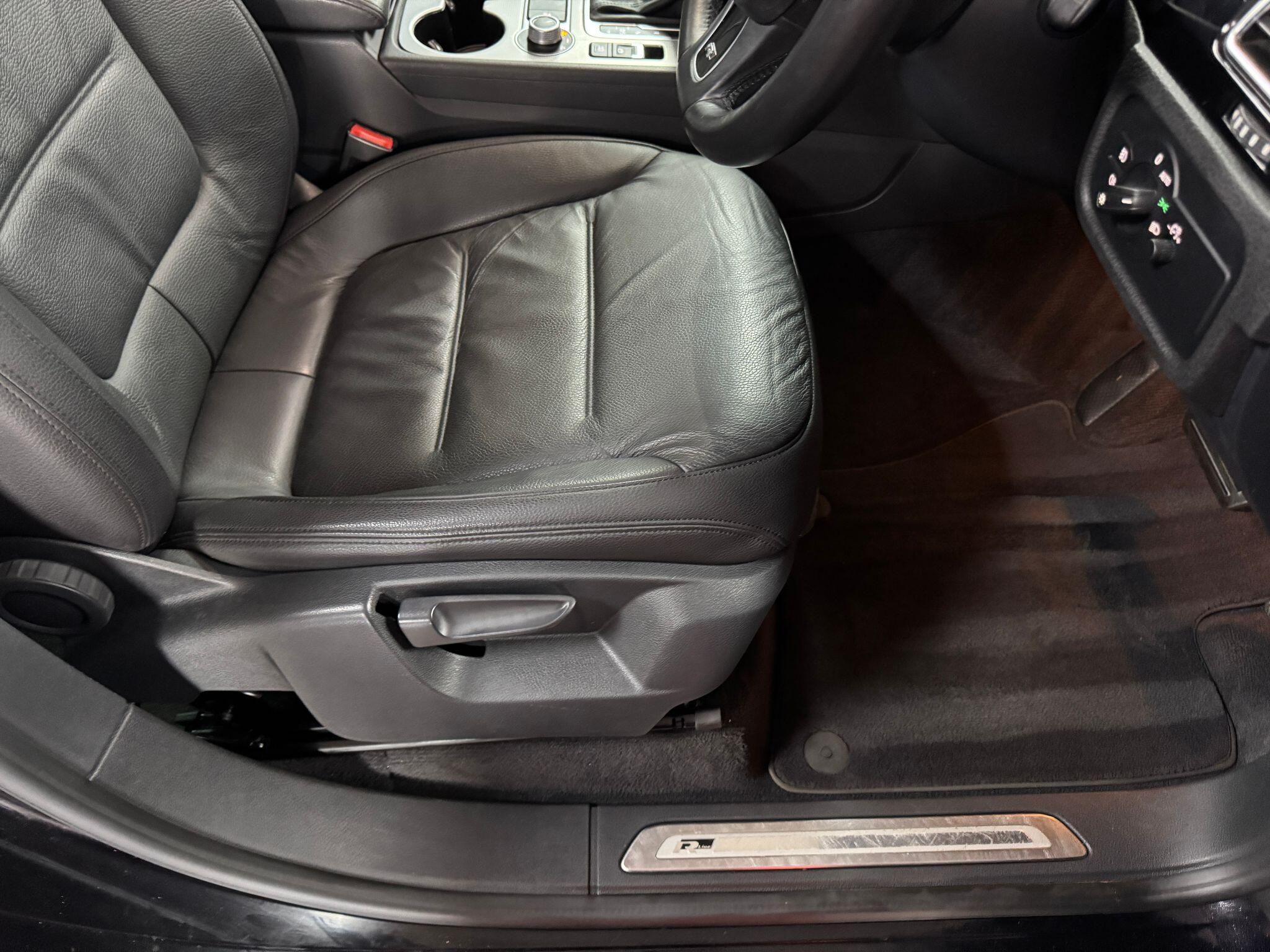 Volkswagen Touareg 3.0 TDI V6 BlueMotion Tech R-Line Tiptronic 4WD Euro 6 (s/s) 5dr 5dr Automatic 2015