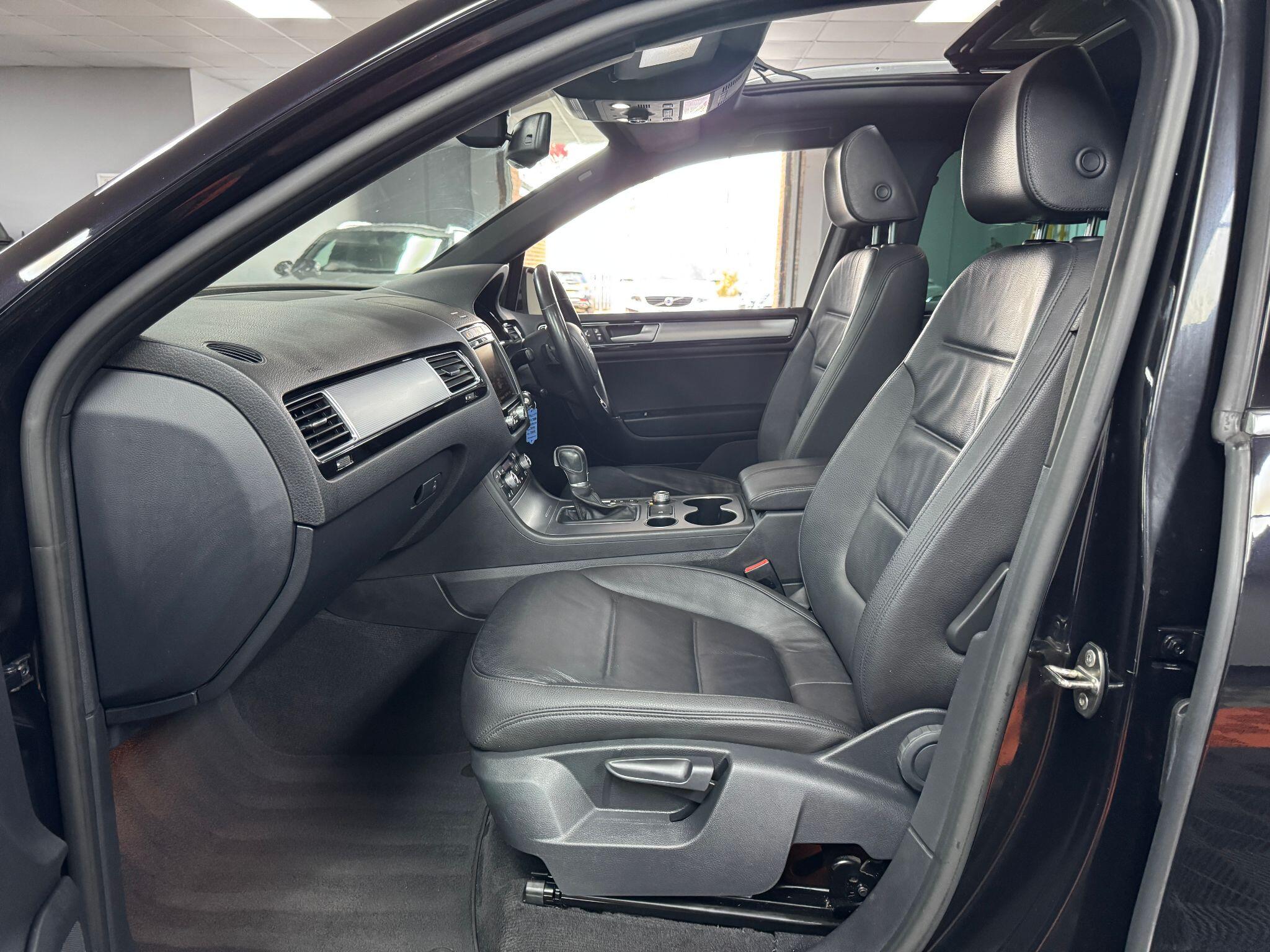 Volkswagen Touareg 3.0 TDI V6 BlueMotion Tech R-Line Tiptronic 4WD Euro 6 (s/s) 5dr 5dr Automatic 2015