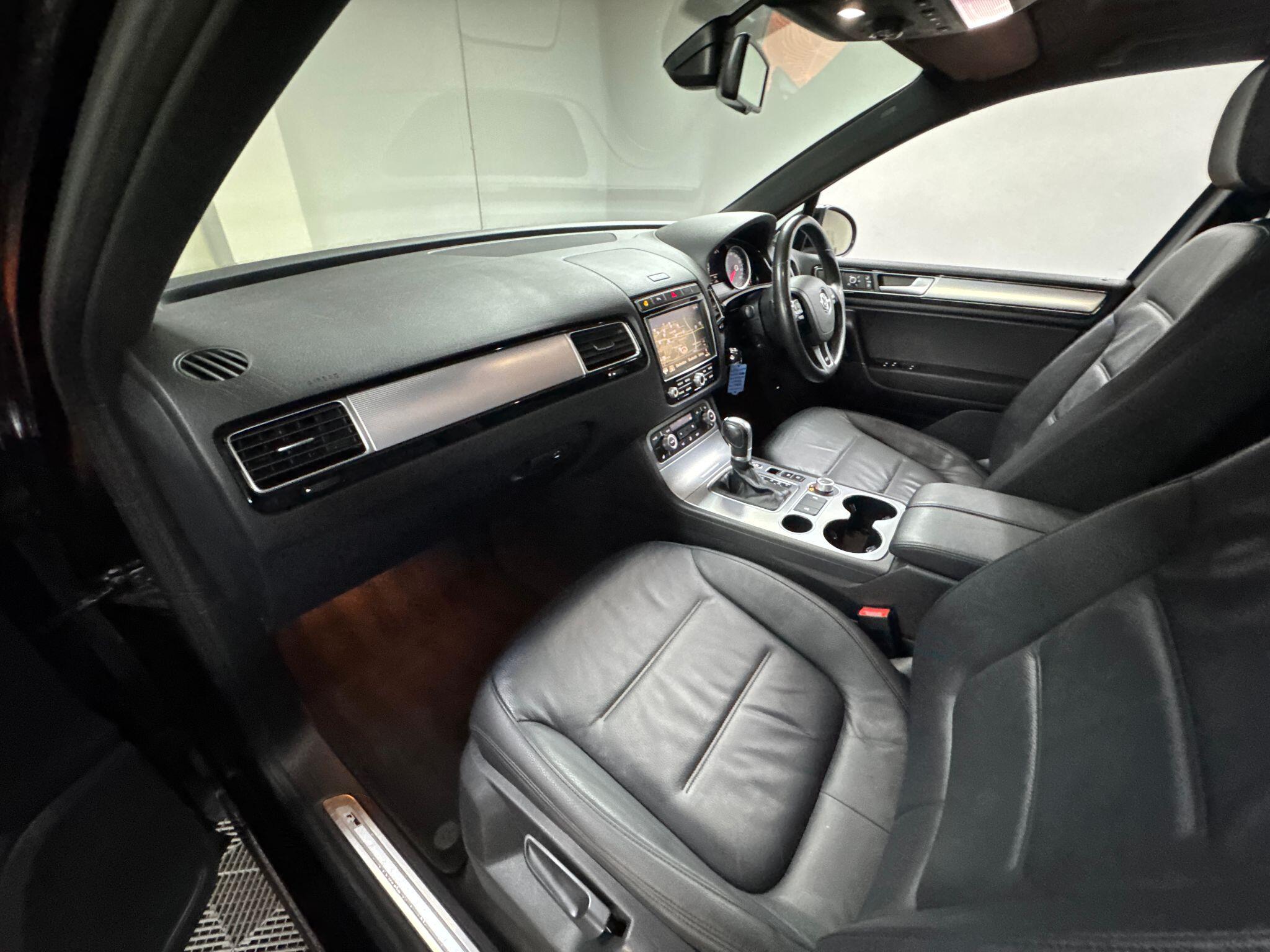 Volkswagen Touareg 3.0 TDI V6 BlueMotion Tech R-Line Tiptronic 4WD Euro 6 (s/s) 5dr 5dr Automatic 2015