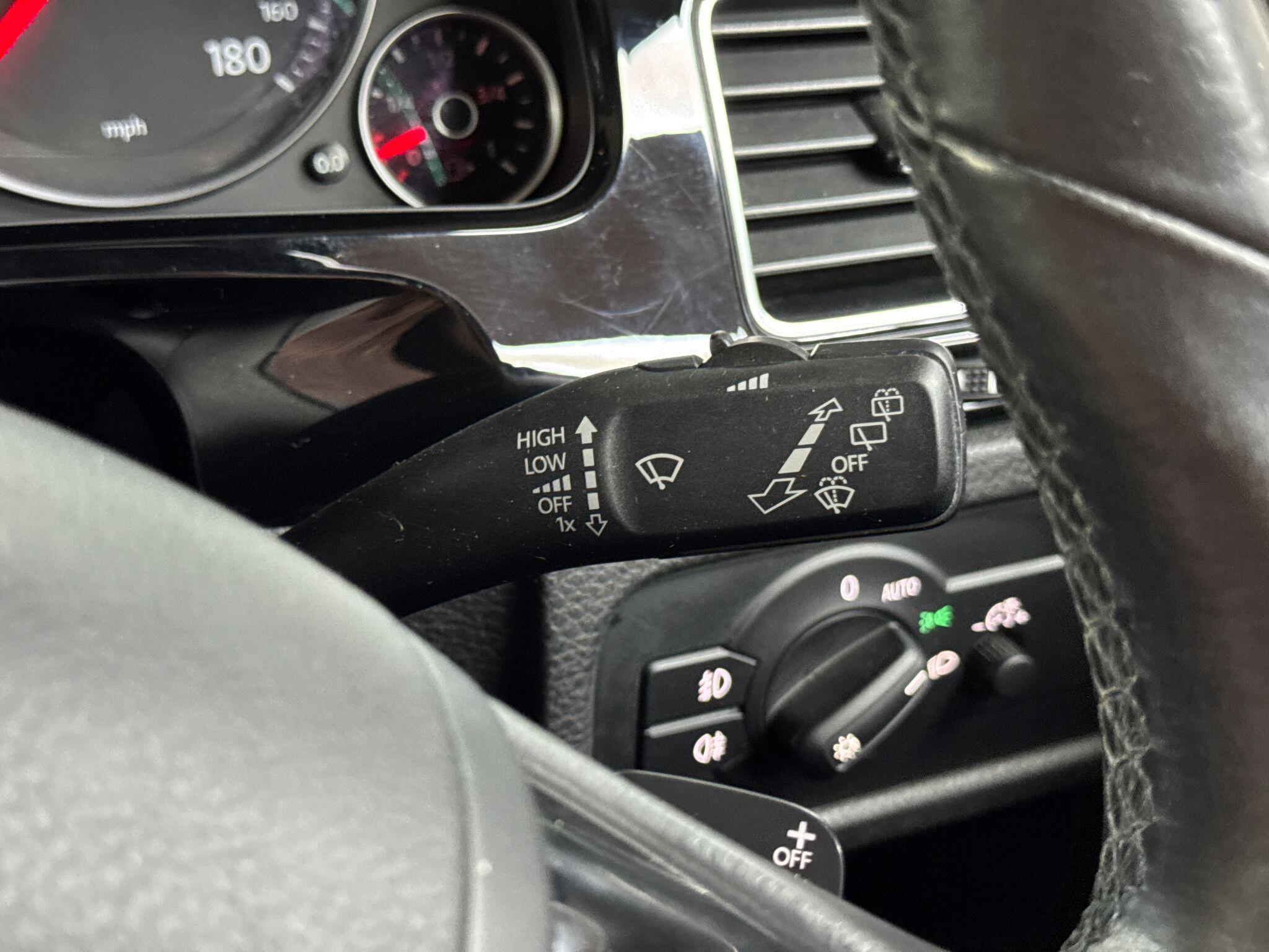 Volkswagen Touareg 3.0 TDI V6 BlueMotion Tech R-Line Tiptronic 4WD Euro 6 (s/s) 5dr 5dr Automatic 2015