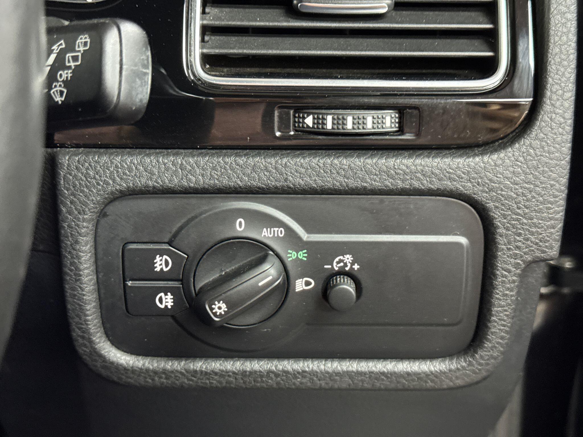 Volkswagen Touareg 3.0 TDI V6 BlueMotion Tech R-Line Tiptronic 4WD Euro 6 (s/s) 5dr 5dr Automatic 2015