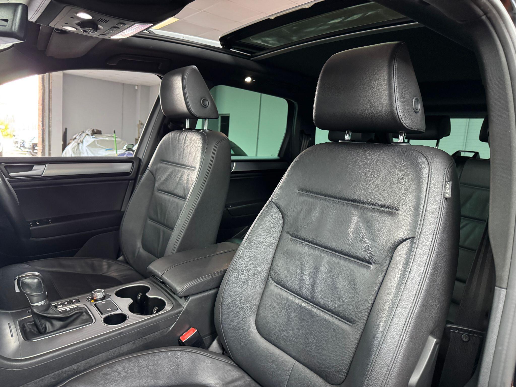 Volkswagen Touareg 3.0 TDI V6 BlueMotion Tech R-Line Tiptronic 4WD Euro 6 (s/s) 5dr 5dr Automatic 2015