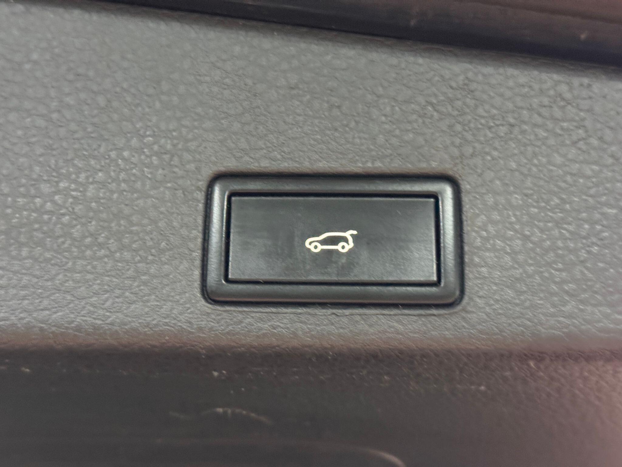 Volkswagen Touareg 3.0 TDI V6 BlueMotion Tech R-Line Tiptronic 4WD Euro 6 (s/s) 5dr 5dr Automatic 2015