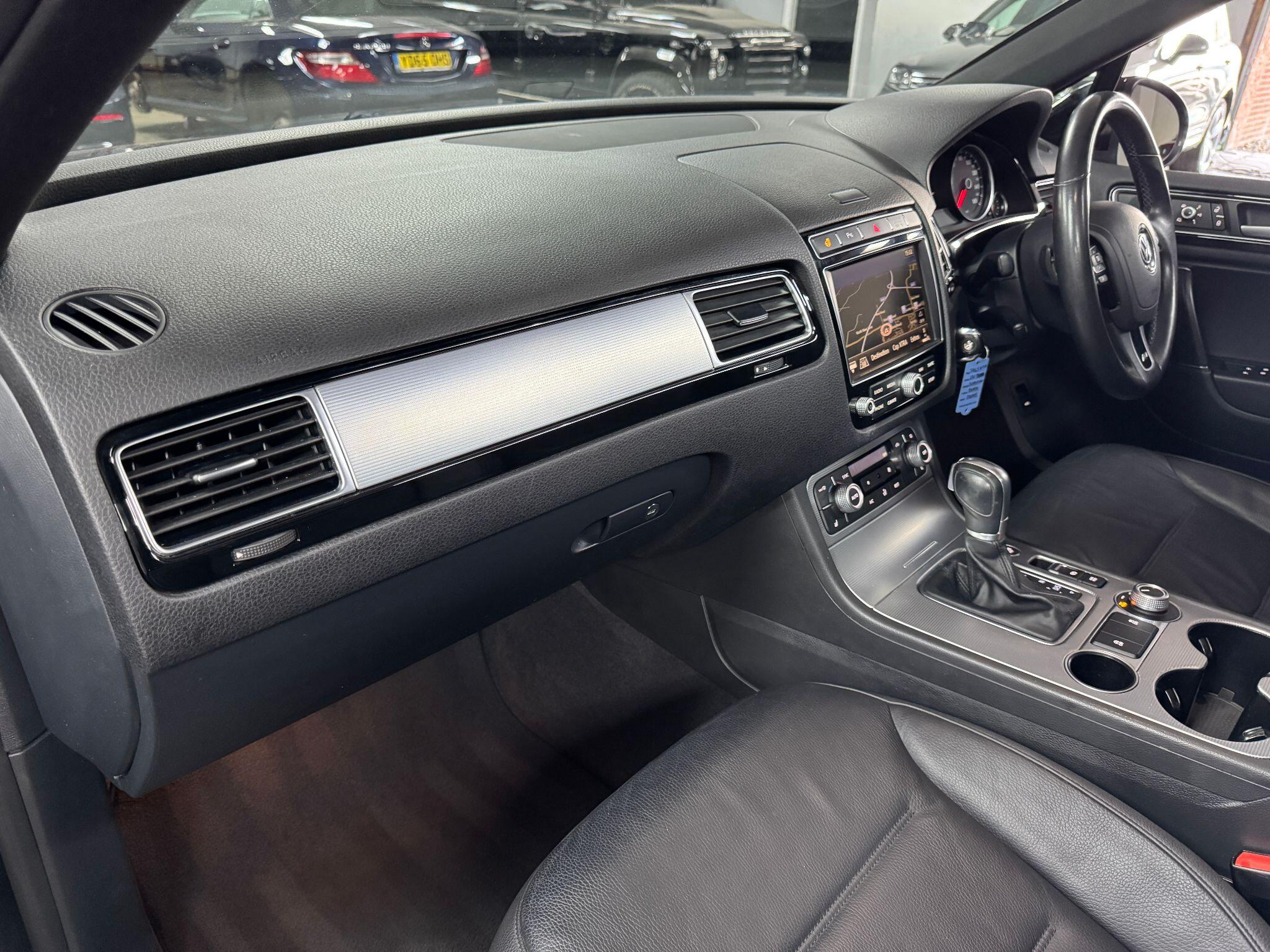 Volkswagen Touareg 3.0 TDI V6 BlueMotion Tech R-Line Tiptronic 4WD Euro 6 (s/s) 5dr 5dr Automatic 2015