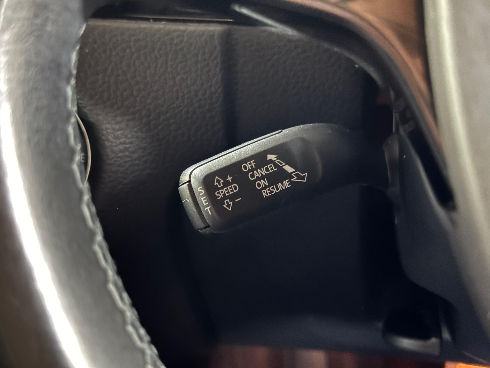 Volkswagen Touareg 3.0 TDI V6 BlueMotion Tech R-Line Tiptronic 4WD Euro 6 (s/s) 5dr 5dr Automatic 2015