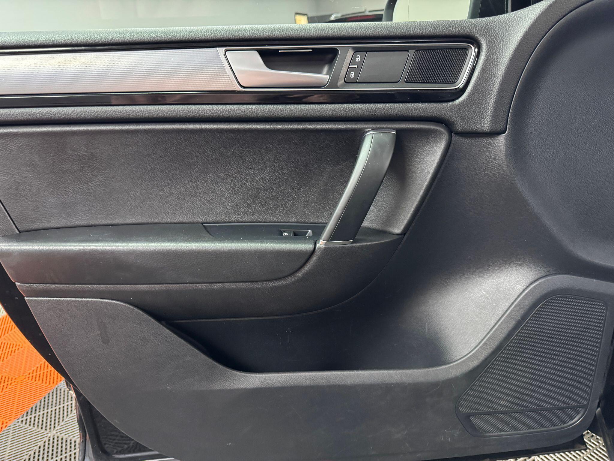 Volkswagen Touareg 3.0 TDI V6 BlueMotion Tech R-Line Tiptronic 4WD Euro 6 (s/s) 5dr 5dr Automatic 2015