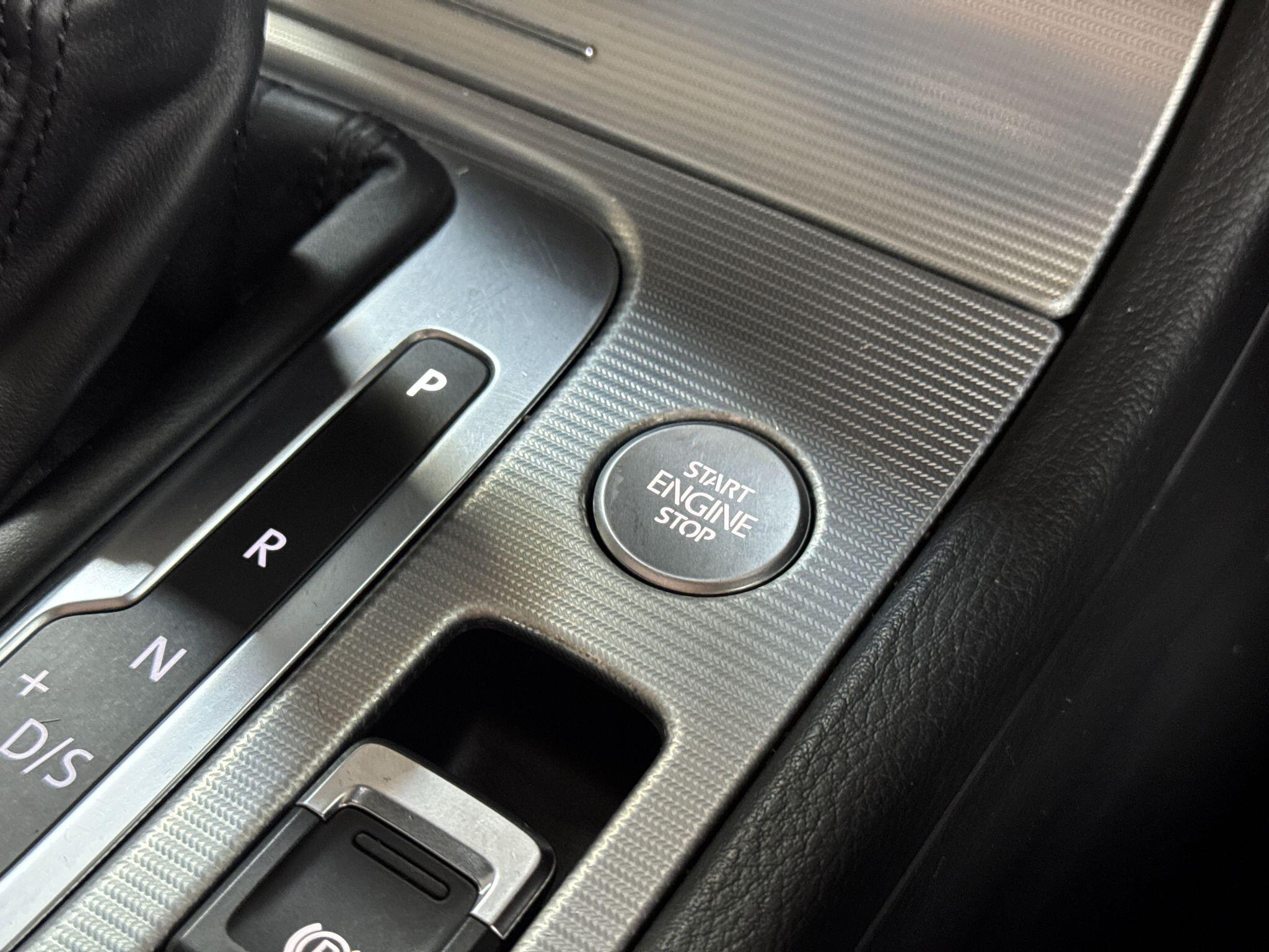 Volkswagen Touareg 3.0 TDI V6 BlueMotion Tech R-Line Tiptronic 4WD Euro 6 (s/s) 5dr 5dr Automatic 2015