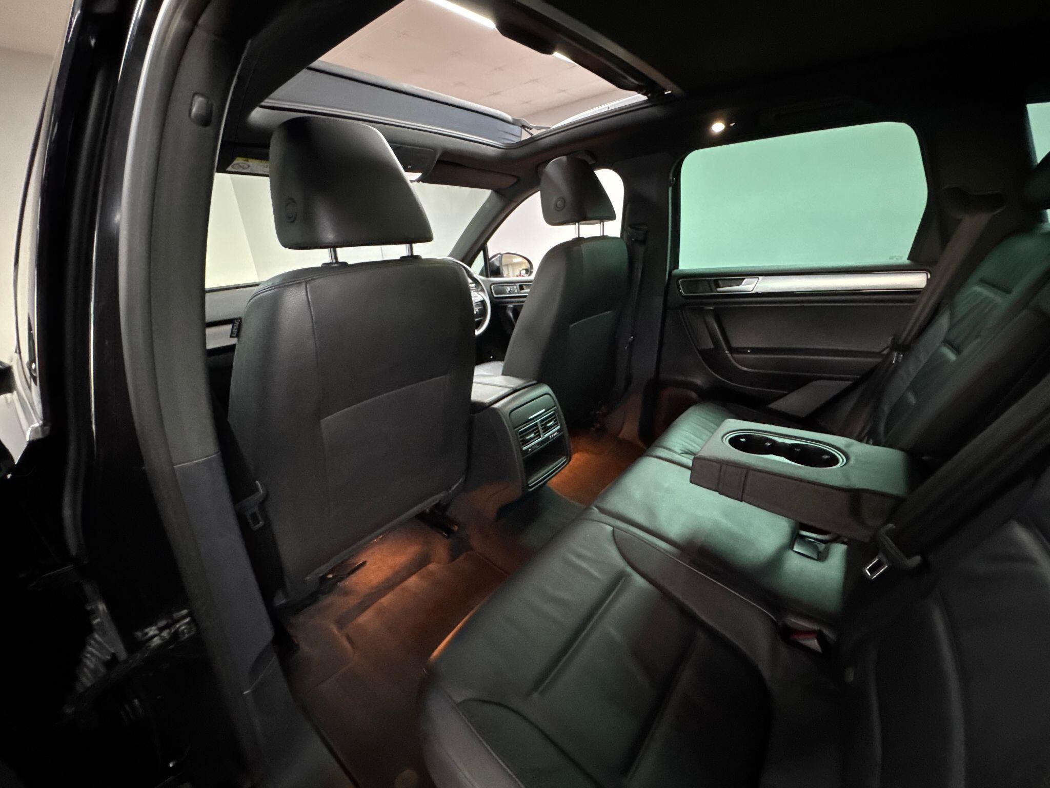 Volkswagen Touareg 3.0 TDI V6 BlueMotion Tech R-Line Tiptronic 4WD Euro 6 (s/s) 5dr 5dr Automatic 2015