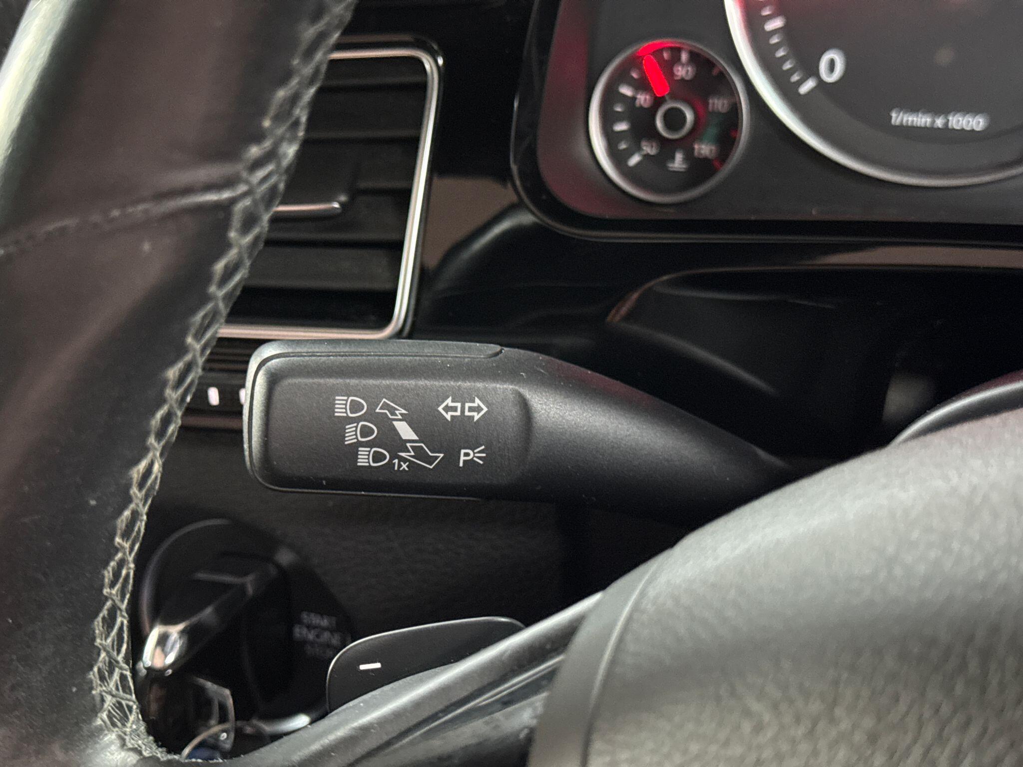 Volkswagen Touareg 3.0 TDI V6 BlueMotion Tech R-Line Tiptronic 4WD Euro 6 (s/s) 5dr 5dr Automatic 2015