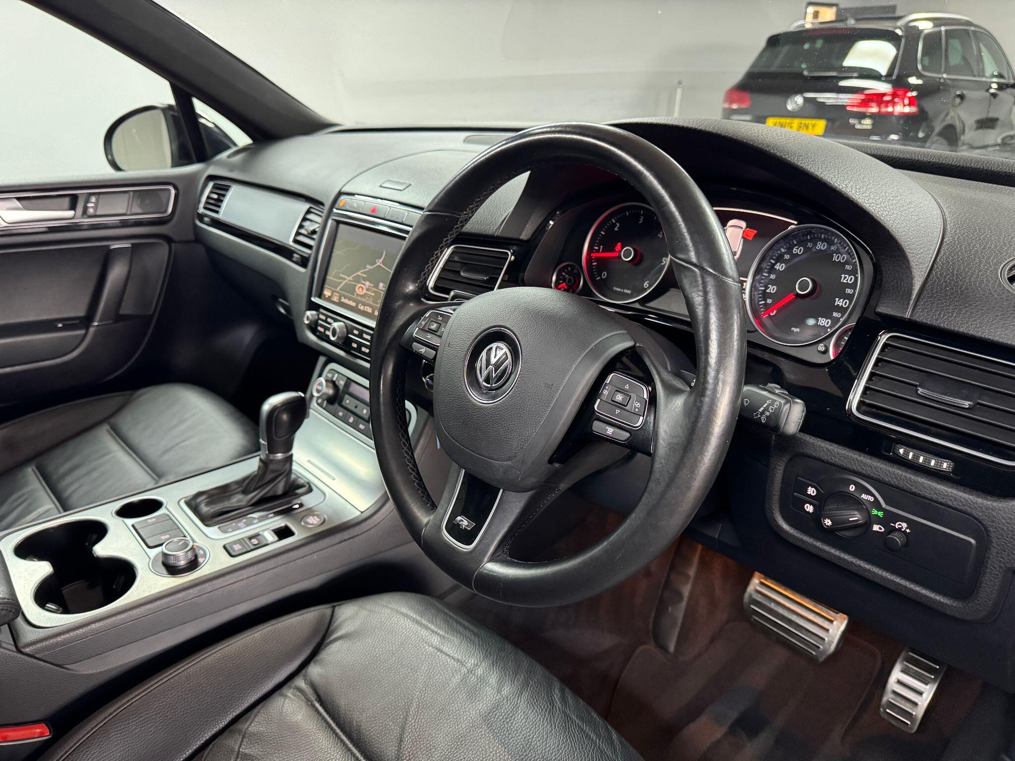 Volkswagen Touareg 3.0 TDI V6 BlueMotion Tech R-Line Tiptronic 4WD Euro 6 (s/s) 5dr 5dr Automatic 2015