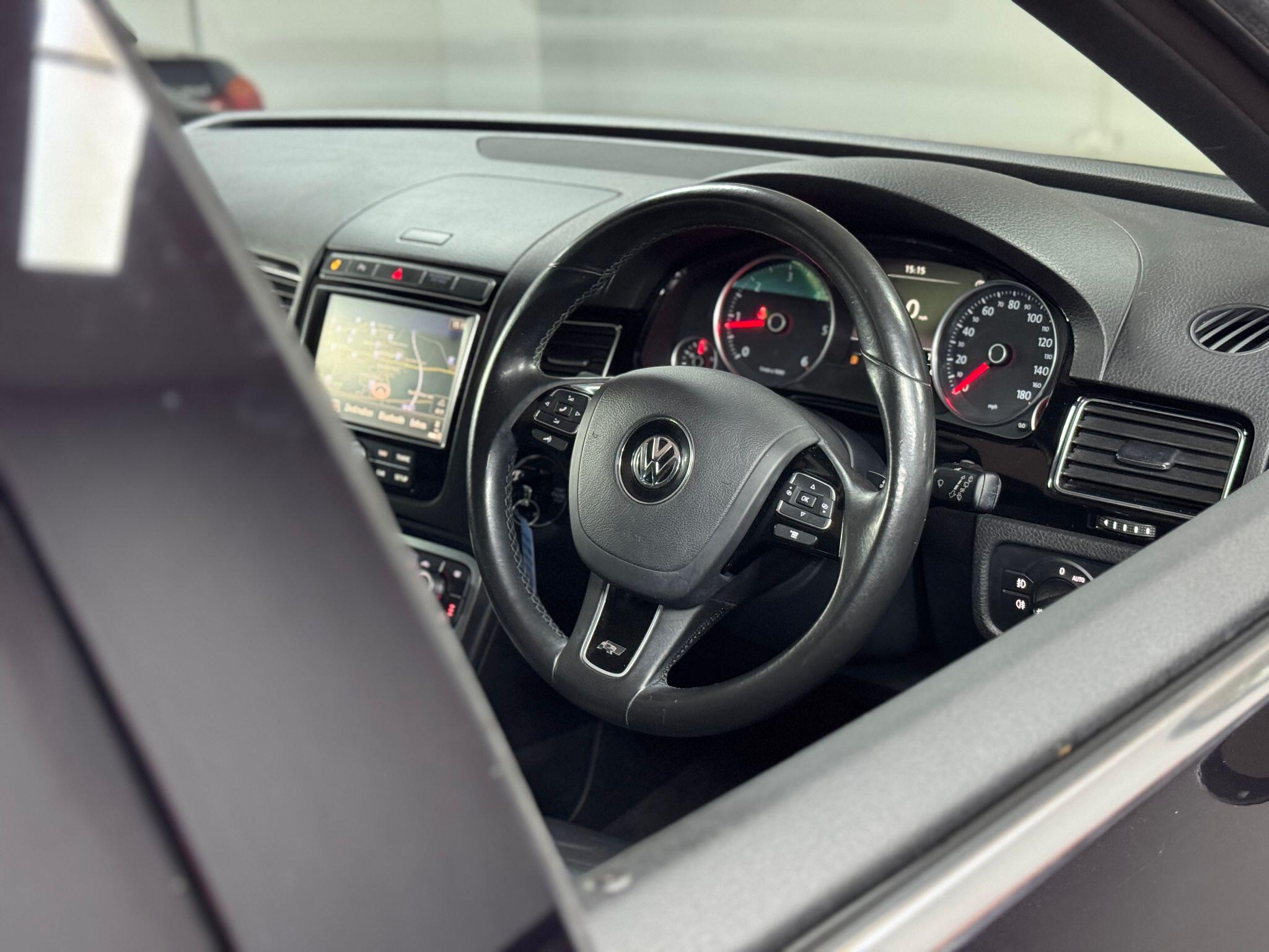 Volkswagen Touareg 3.0 TDI V6 BlueMotion Tech R-Line Tiptronic 4WD Euro 6 (s/s) 5dr 5dr Automatic 2015