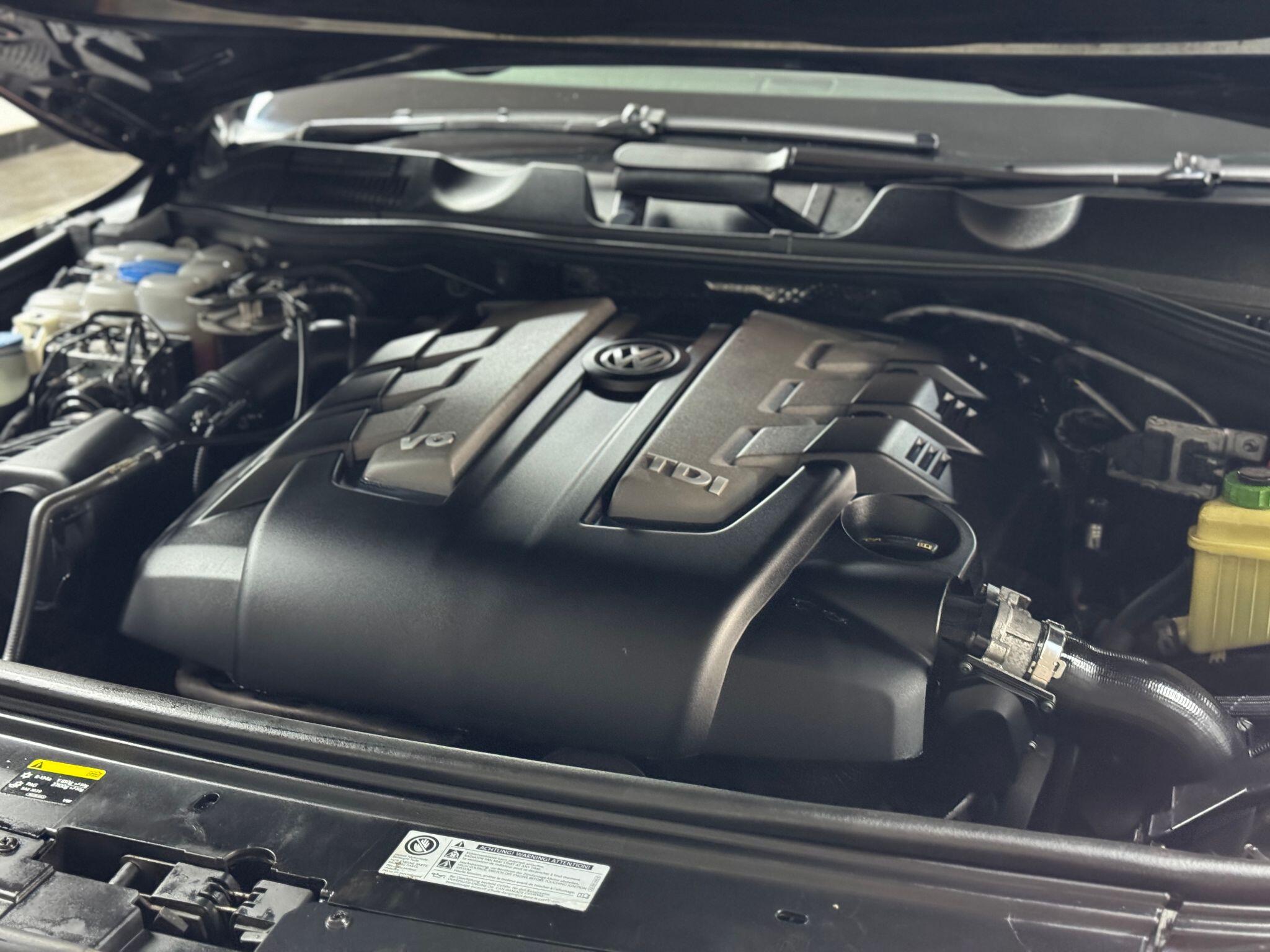 Volkswagen Touareg 3.0 TDI V6 BlueMotion Tech R-Line Tiptronic 4WD Euro 6 (s/s) 5dr 5dr Automatic 2015