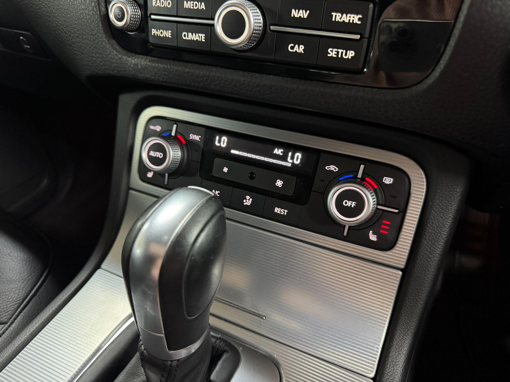 Volkswagen Touareg 3.0 TDI V6 BlueMotion Tech R-Line Tiptronic 4WD Euro 6 (s/s) 5dr 5dr Automatic 2015