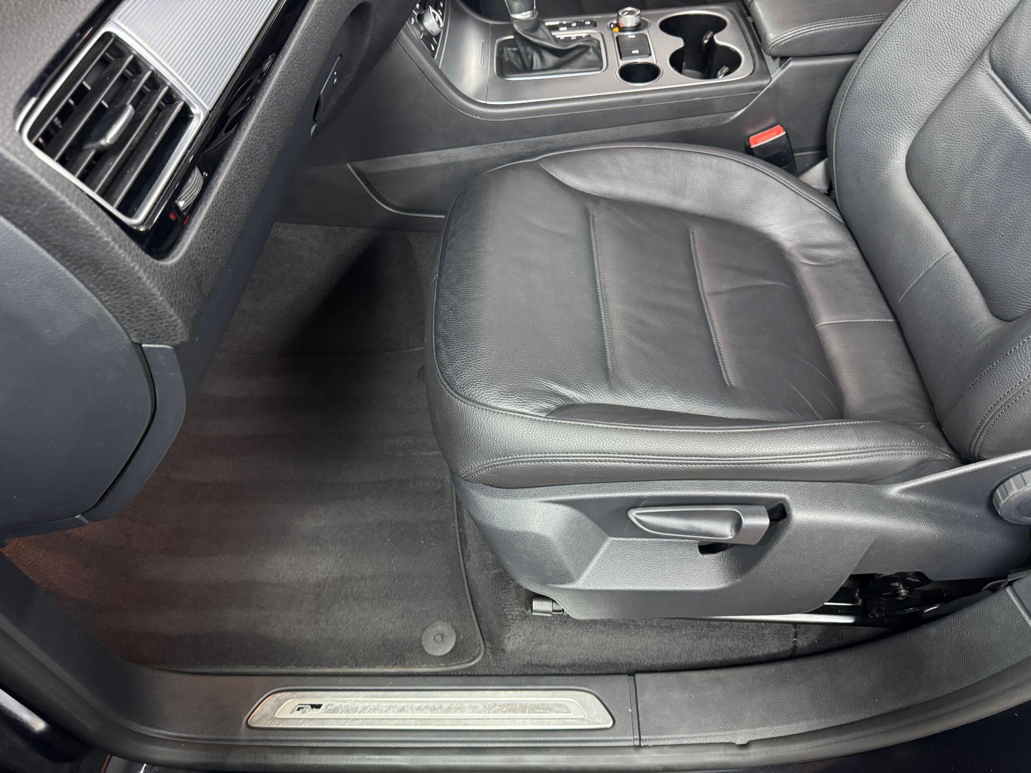 Volkswagen Touareg 3.0 TDI V6 BlueMotion Tech R-Line Tiptronic 4WD Euro 6 (s/s) 5dr 5dr Automatic 2015