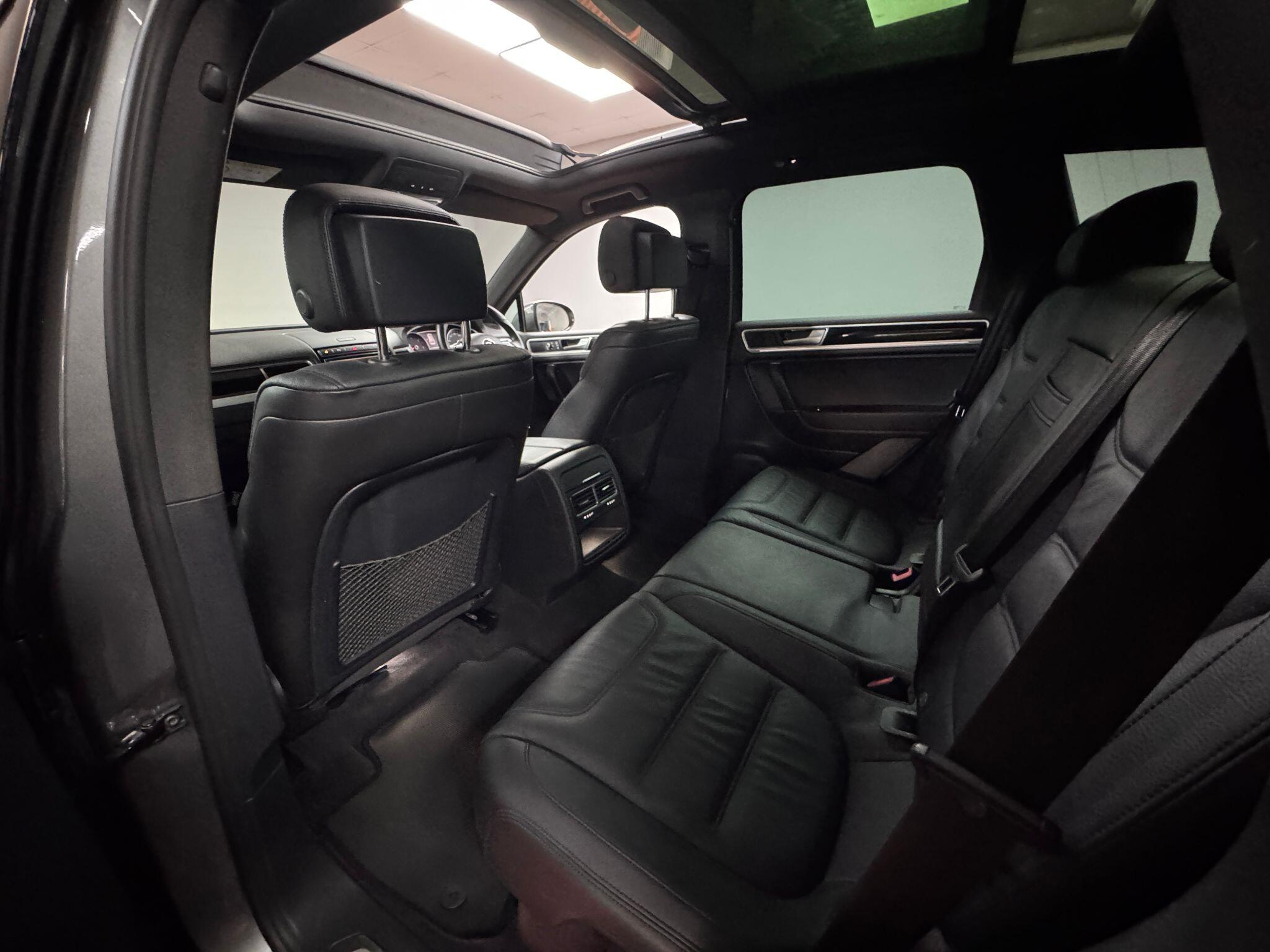 Volkswagen Touareg 3.0 TDI V6 BlueMotion Tech R-Line Tiptronic 4WD Euro 6 (s/s) 5dr 5dr Automatic 2015