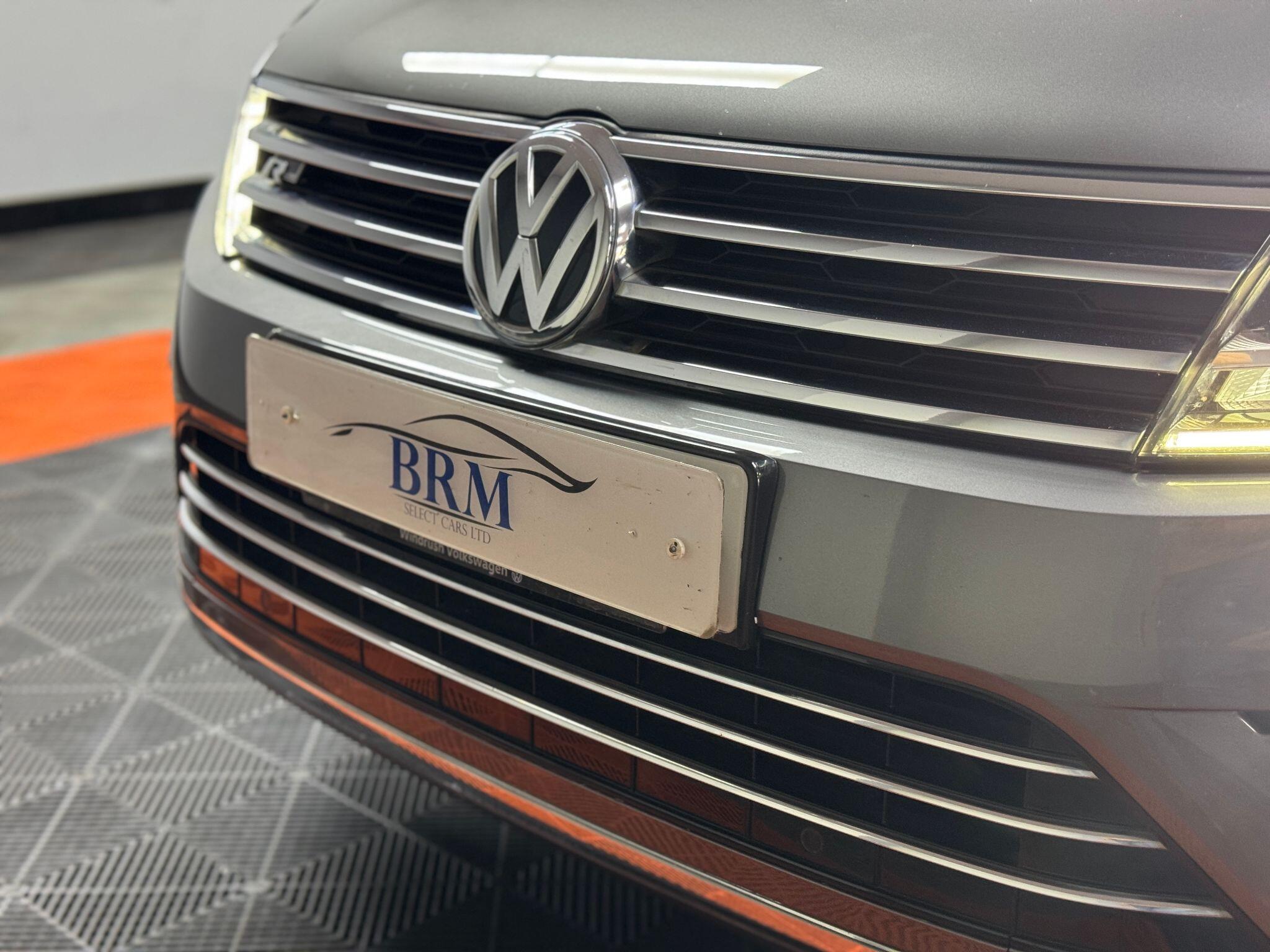 Volkswagen Touareg 3.0 TDI V6 BlueMotion Tech R-Line Tiptronic 4WD Euro 6 (s/s) 5dr 5dr Automatic 2015