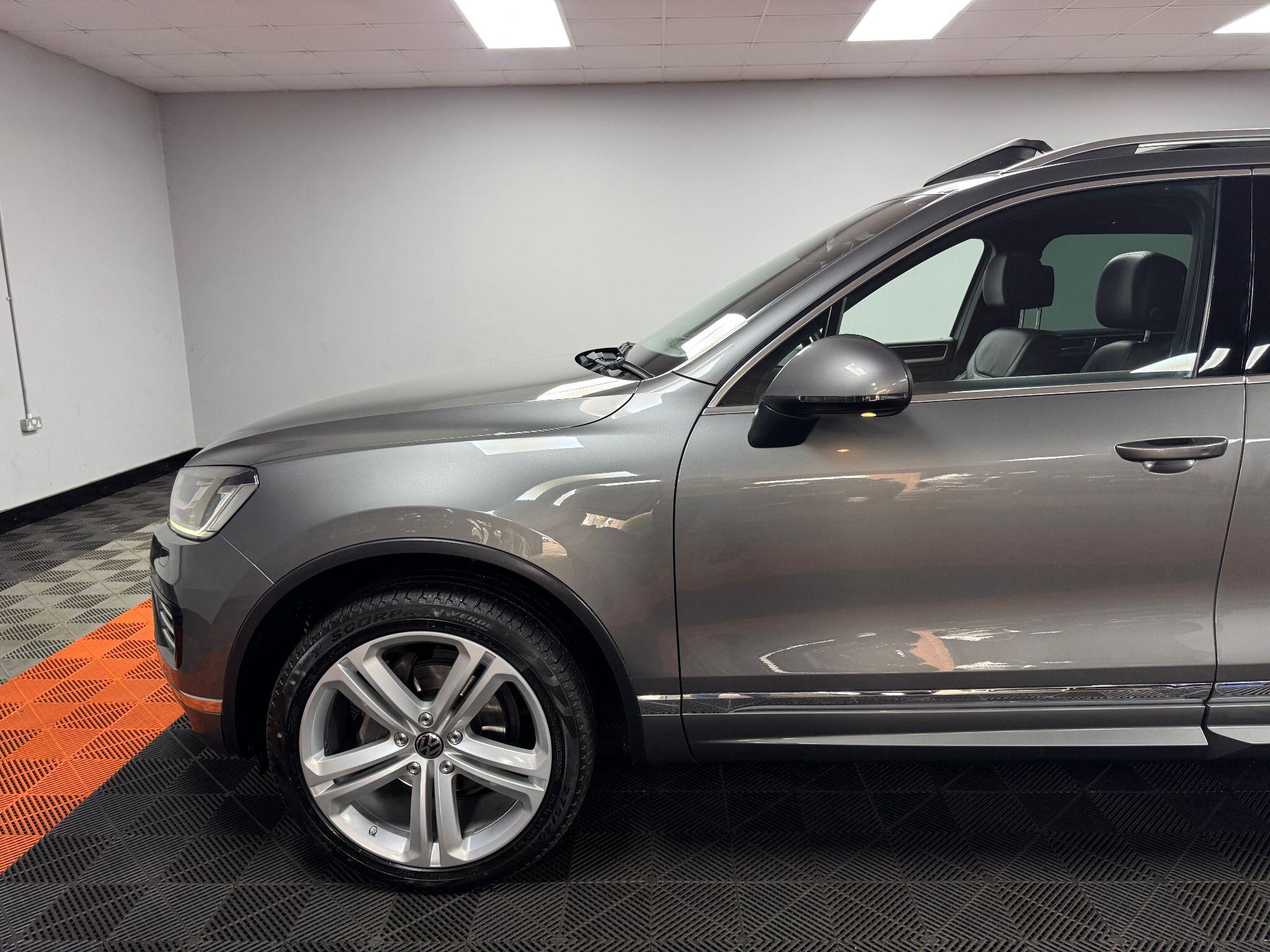 Volkswagen Touareg 3.0 TDI V6 BlueMotion Tech R-Line Tiptronic 4WD Euro 6 (s/s) 5dr 5dr Automatic 2015