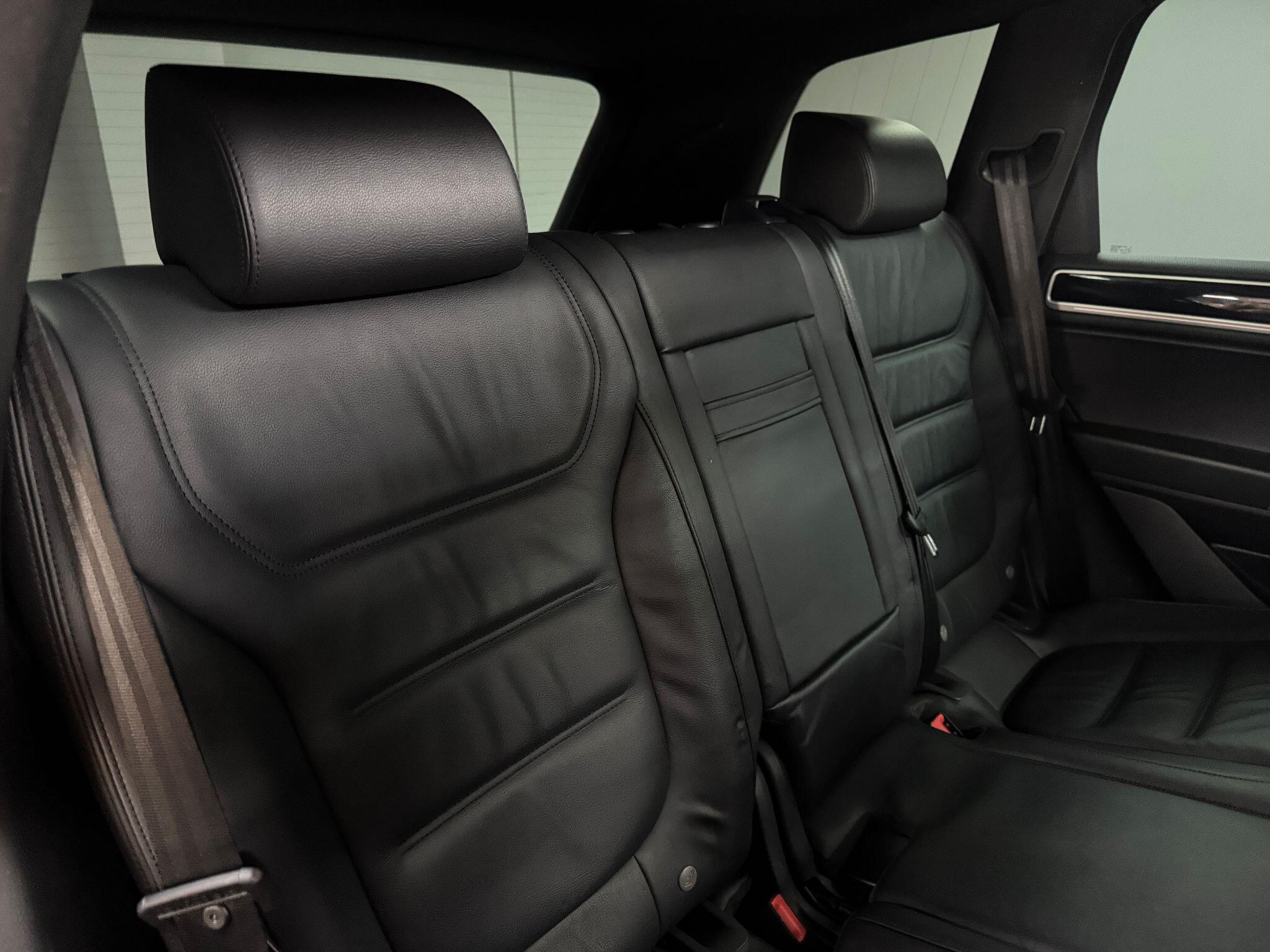 Volkswagen Touareg 3.0 TDI V6 BlueMotion Tech R-Line Tiptronic 4WD Euro 6 (s/s) 5dr 5dr Automatic 2015