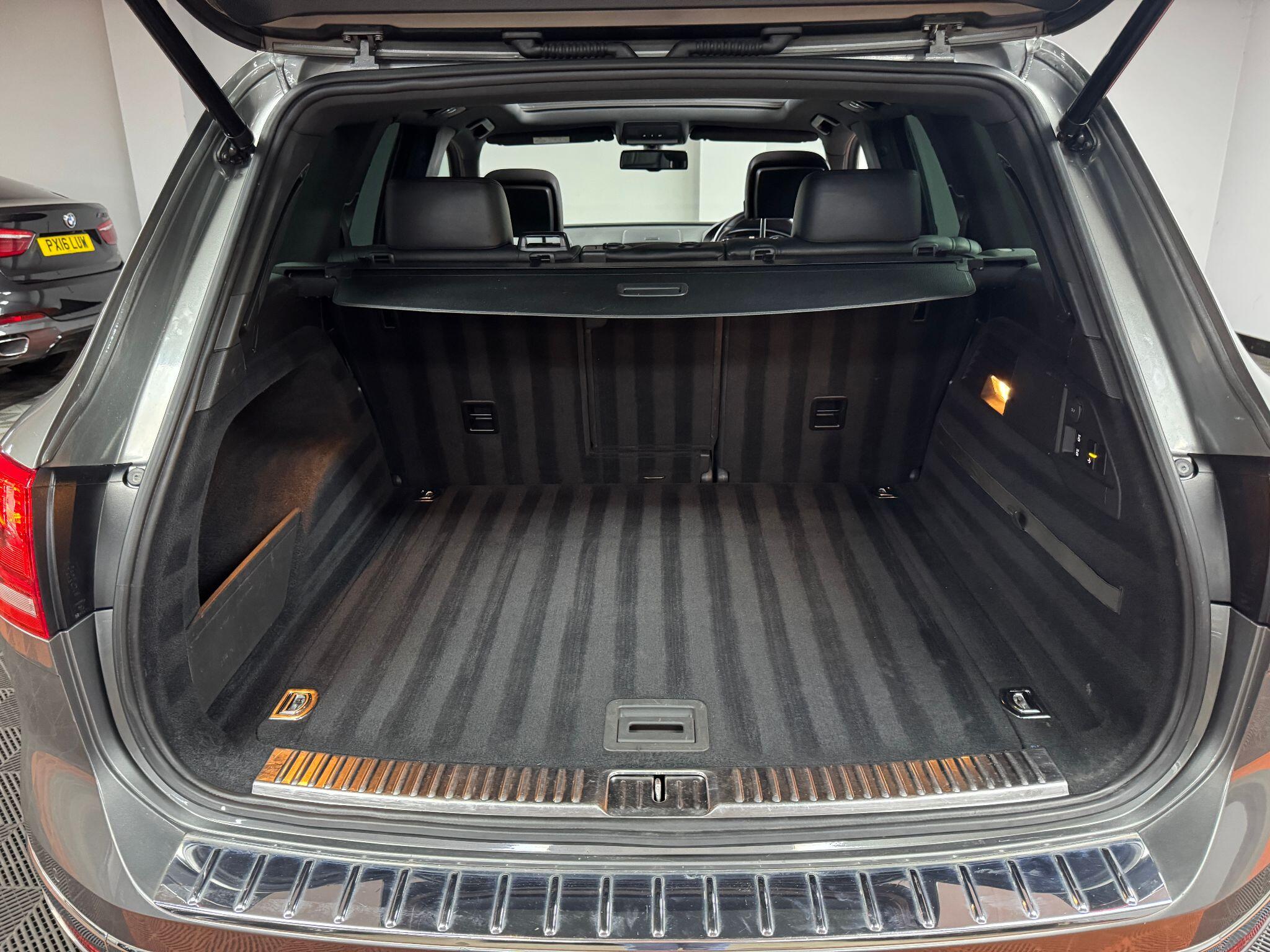 Volkswagen Touareg 3.0 TDI V6 BlueMotion Tech R-Line Tiptronic 4WD Euro 6 (s/s) 5dr 5dr Automatic 2015