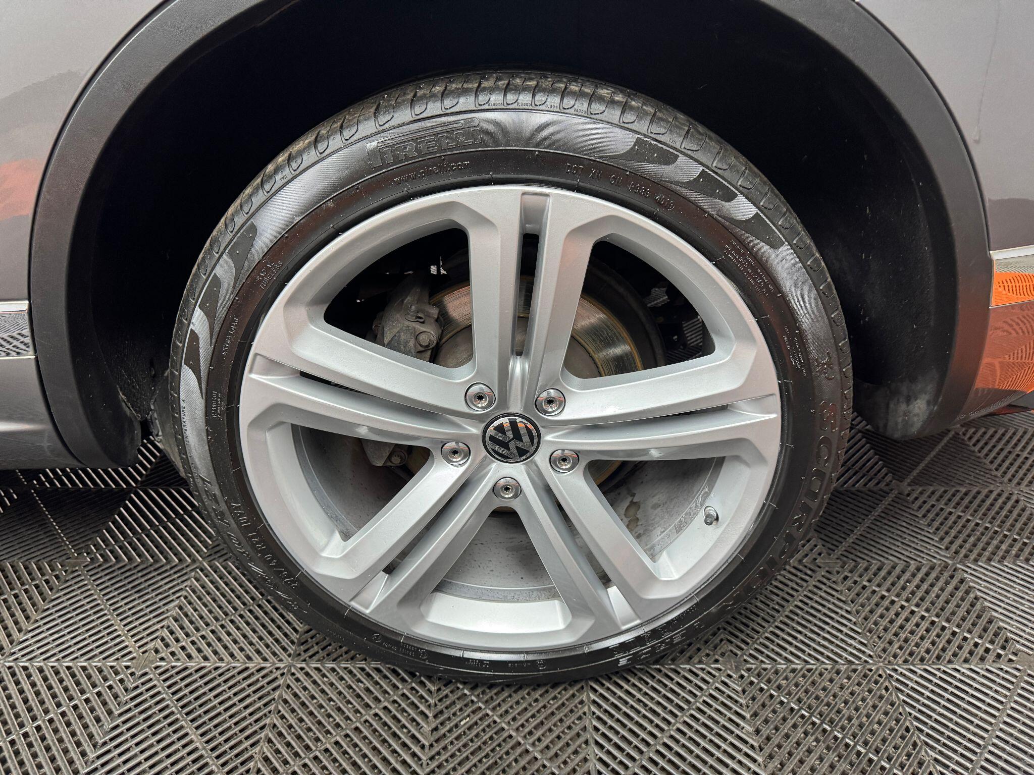 Volkswagen Touareg 3.0 TDI V6 BlueMotion Tech R-Line Tiptronic 4WD Euro 6 (s/s) 5dr 5dr Automatic 2015