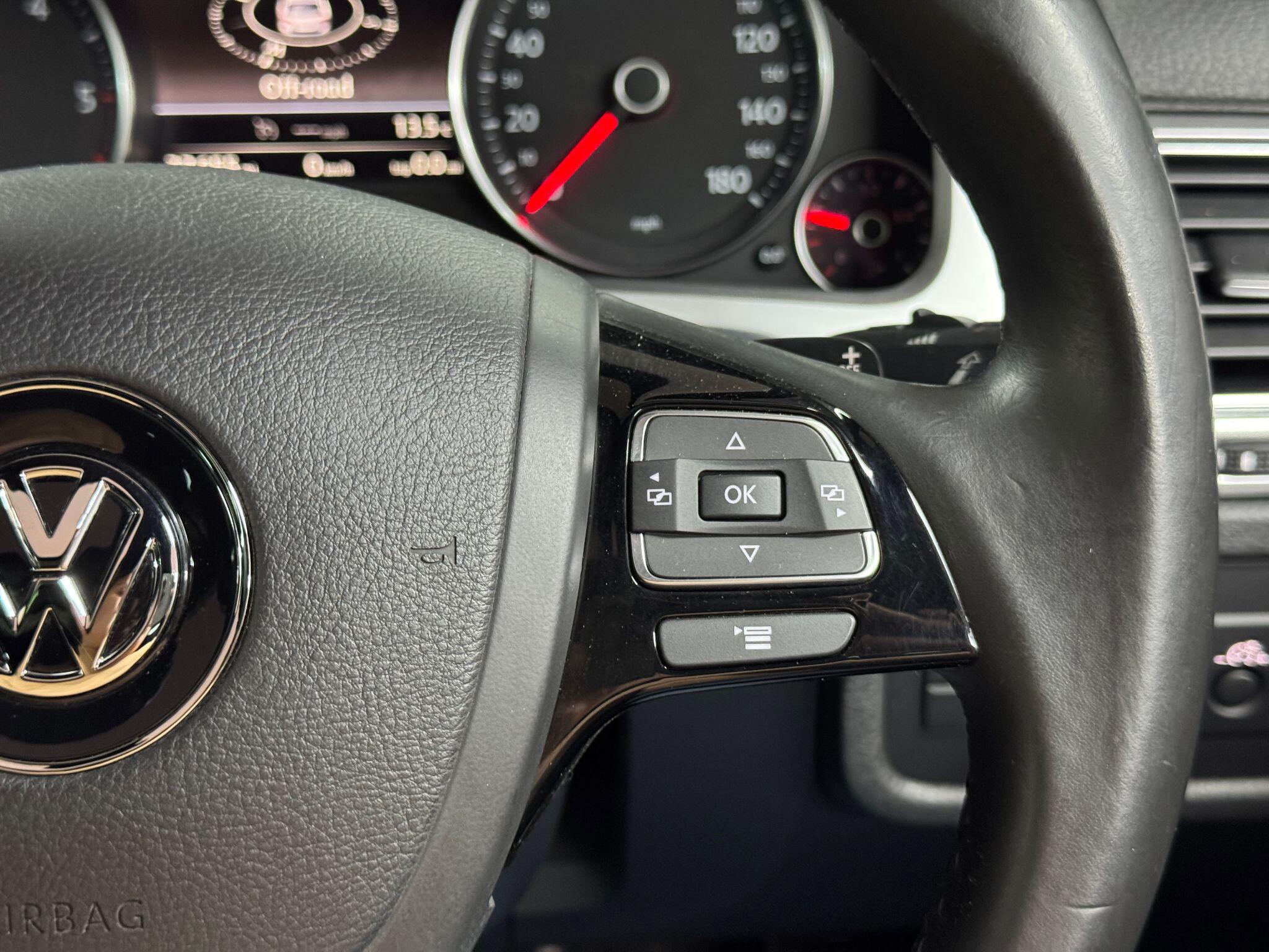 Volkswagen Touareg 3.0 TDI V6 BlueMotion Tech R-Line Tiptronic 4WD Euro 6 (s/s) 5dr 5dr Automatic 2015