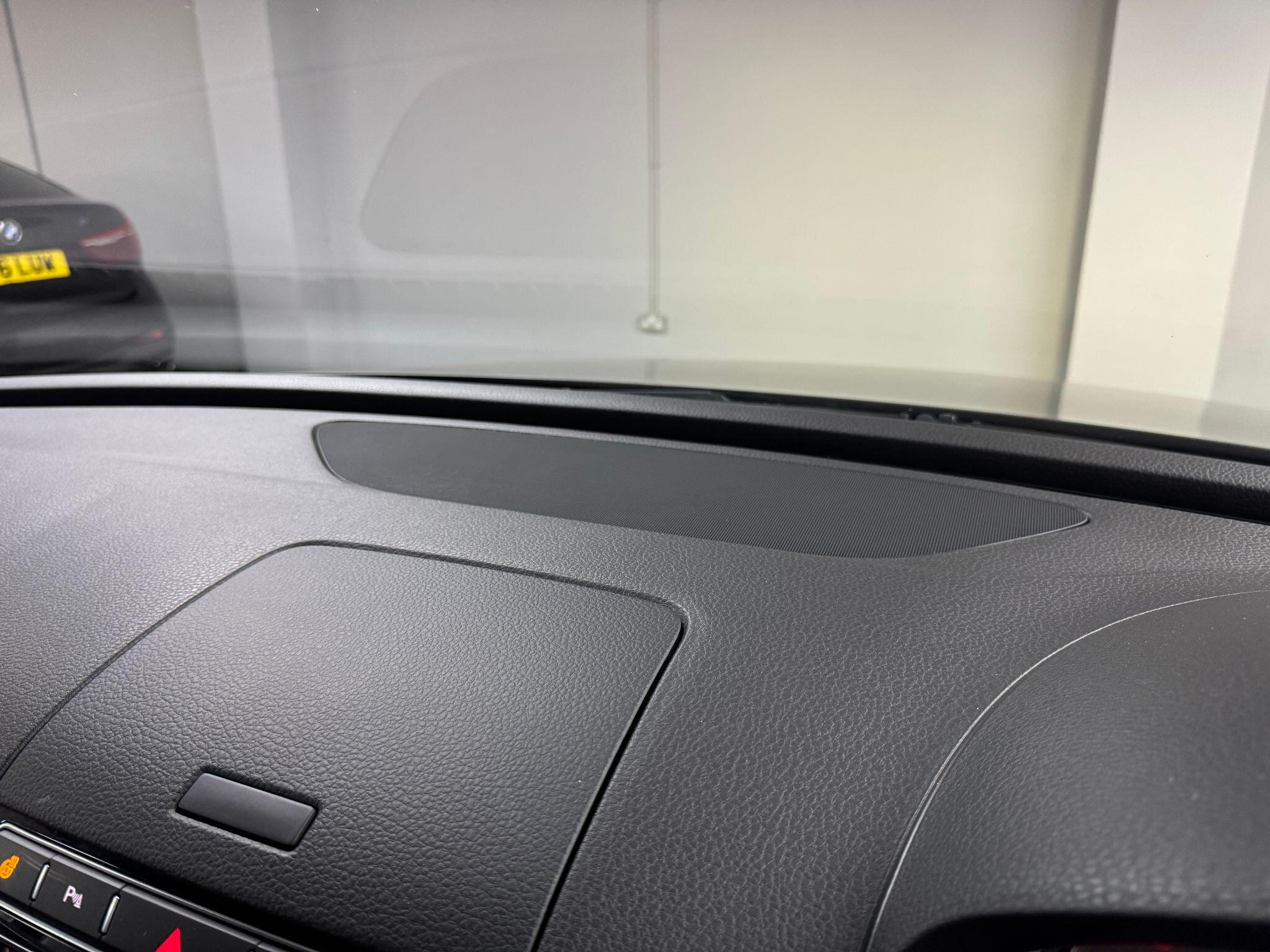 Volkswagen Touareg 3.0 TDI V6 BlueMotion Tech R-Line Tiptronic 4WD Euro 6 (s/s) 5dr 5dr Automatic 2015