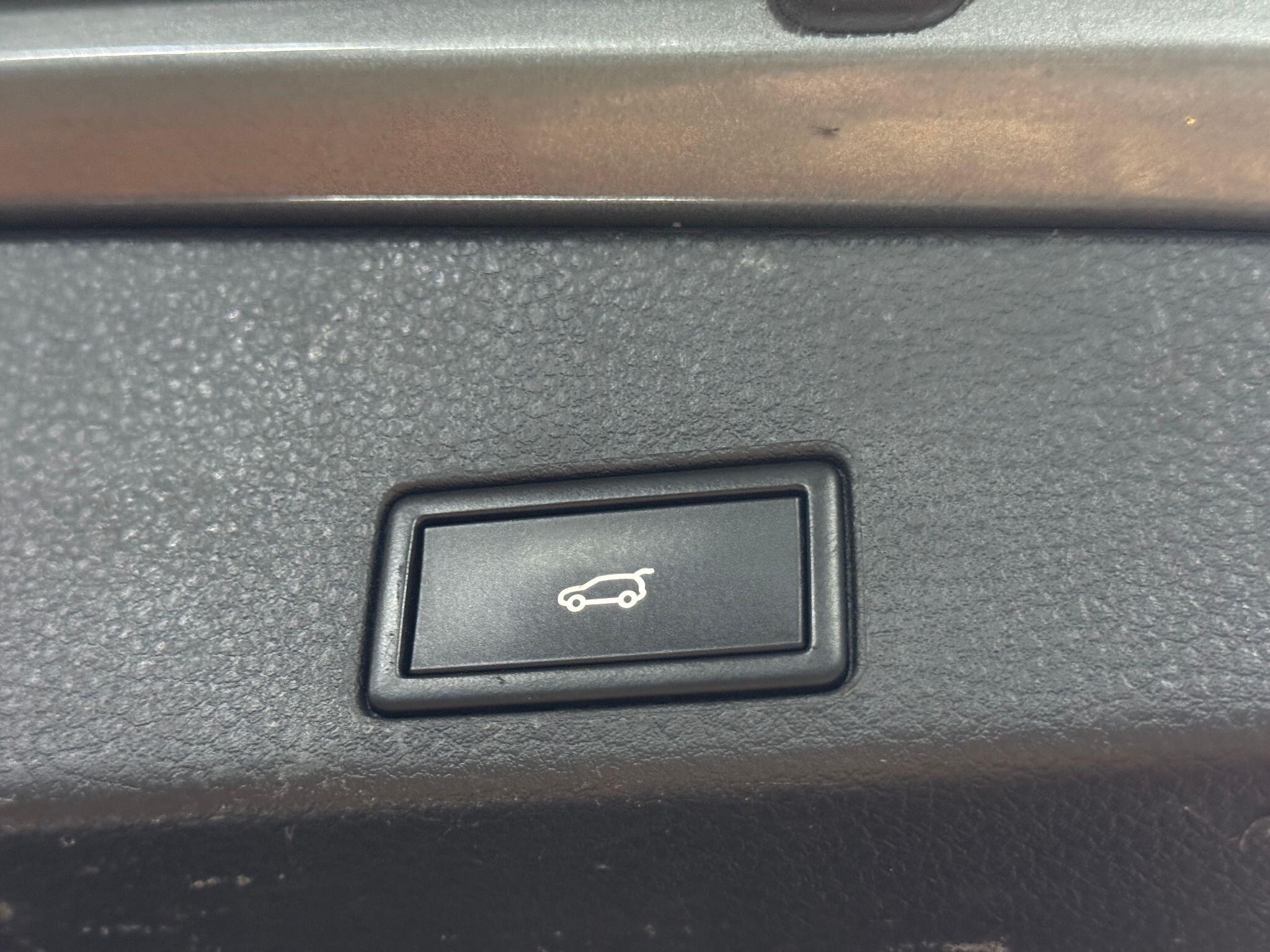 Volkswagen Touareg 3.0 TDI V6 BlueMotion Tech R-Line Tiptronic 4WD Euro 6 (s/s) 5dr 5dr Automatic 2015