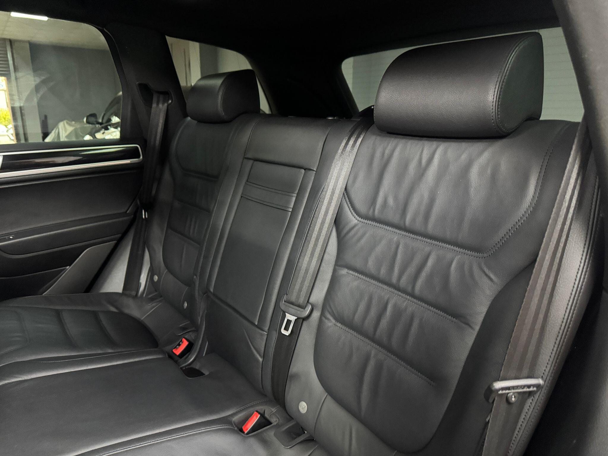 Volkswagen Touareg 3.0 TDI V6 BlueMotion Tech R-Line Tiptronic 4WD Euro 6 (s/s) 5dr 5dr Automatic 2015