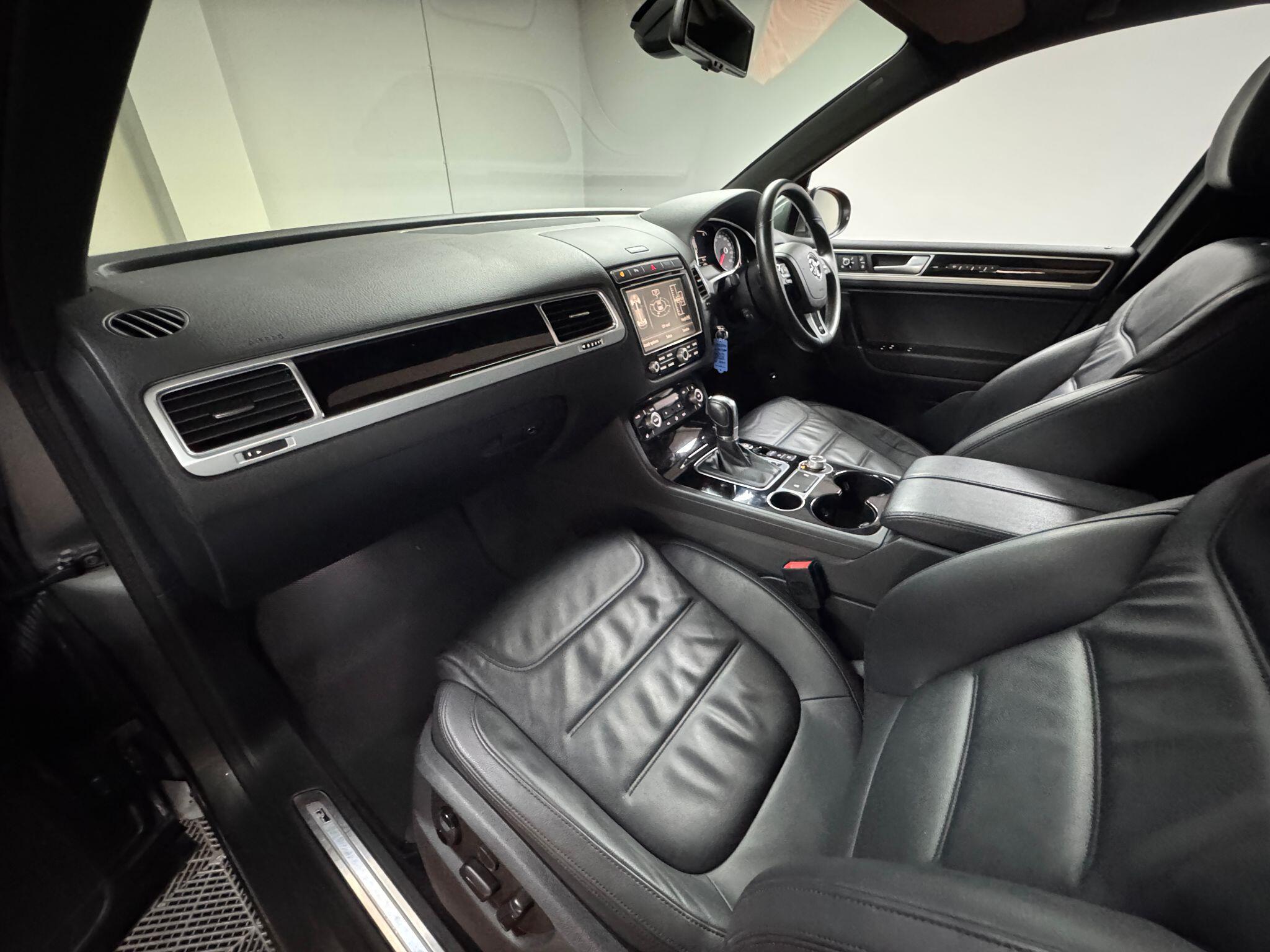 Volkswagen Touareg 3.0 TDI V6 BlueMotion Tech R-Line Tiptronic 4WD Euro 6 (s/s) 5dr 5dr Automatic 2015