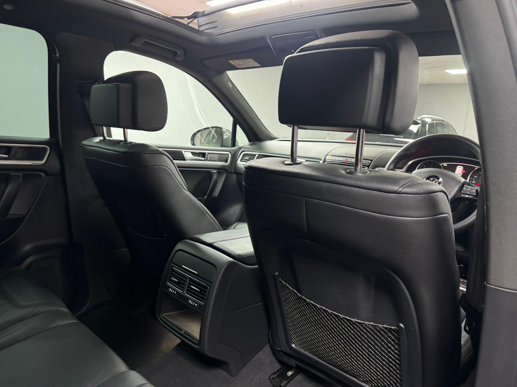 Volkswagen Touareg 3.0 TDI V6 BlueMotion Tech R-Line Tiptronic 4WD Euro 6 (s/s) 5dr 5dr Automatic 2015