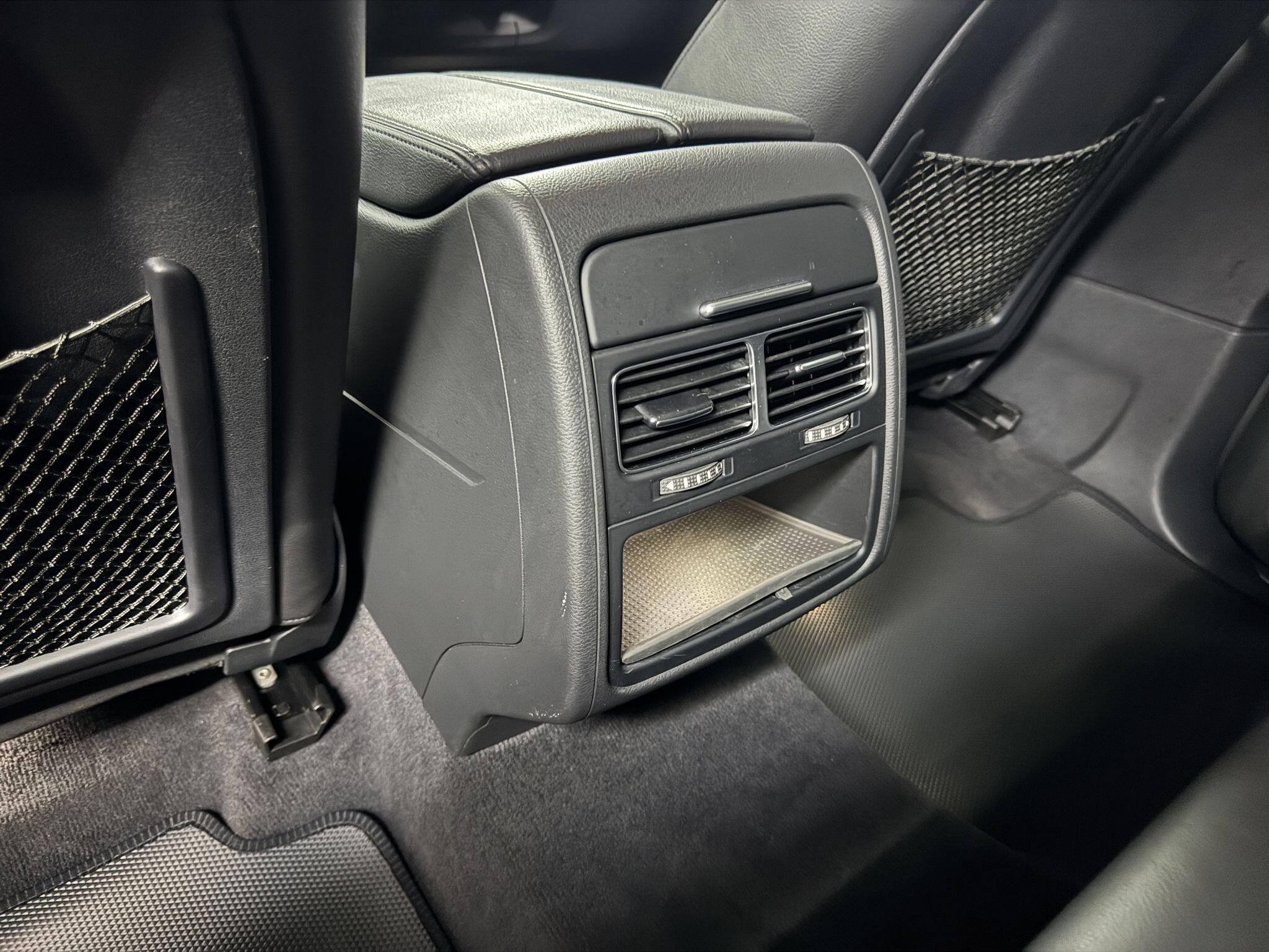 Volkswagen Touareg 3.0 TDI V6 BlueMotion Tech R-Line Tiptronic 4WD Euro 6 (s/s) 5dr 5dr Automatic 2015