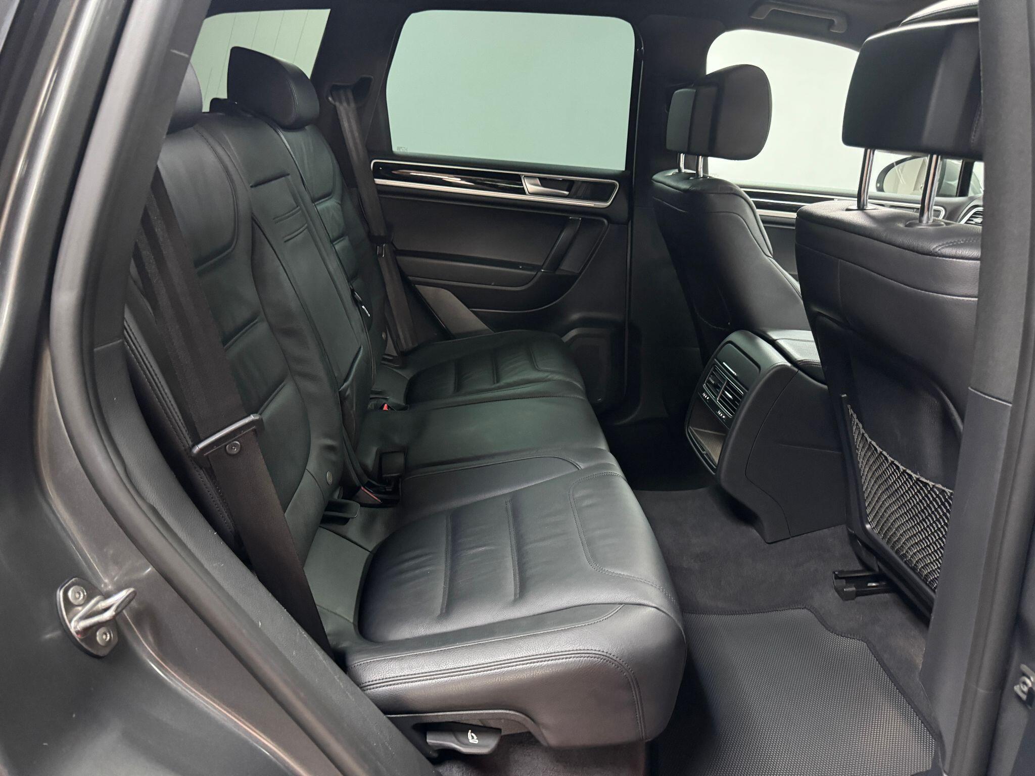 Volkswagen Touareg 3.0 TDI V6 BlueMotion Tech R-Line Tiptronic 4WD Euro 6 (s/s) 5dr 5dr Automatic 2015