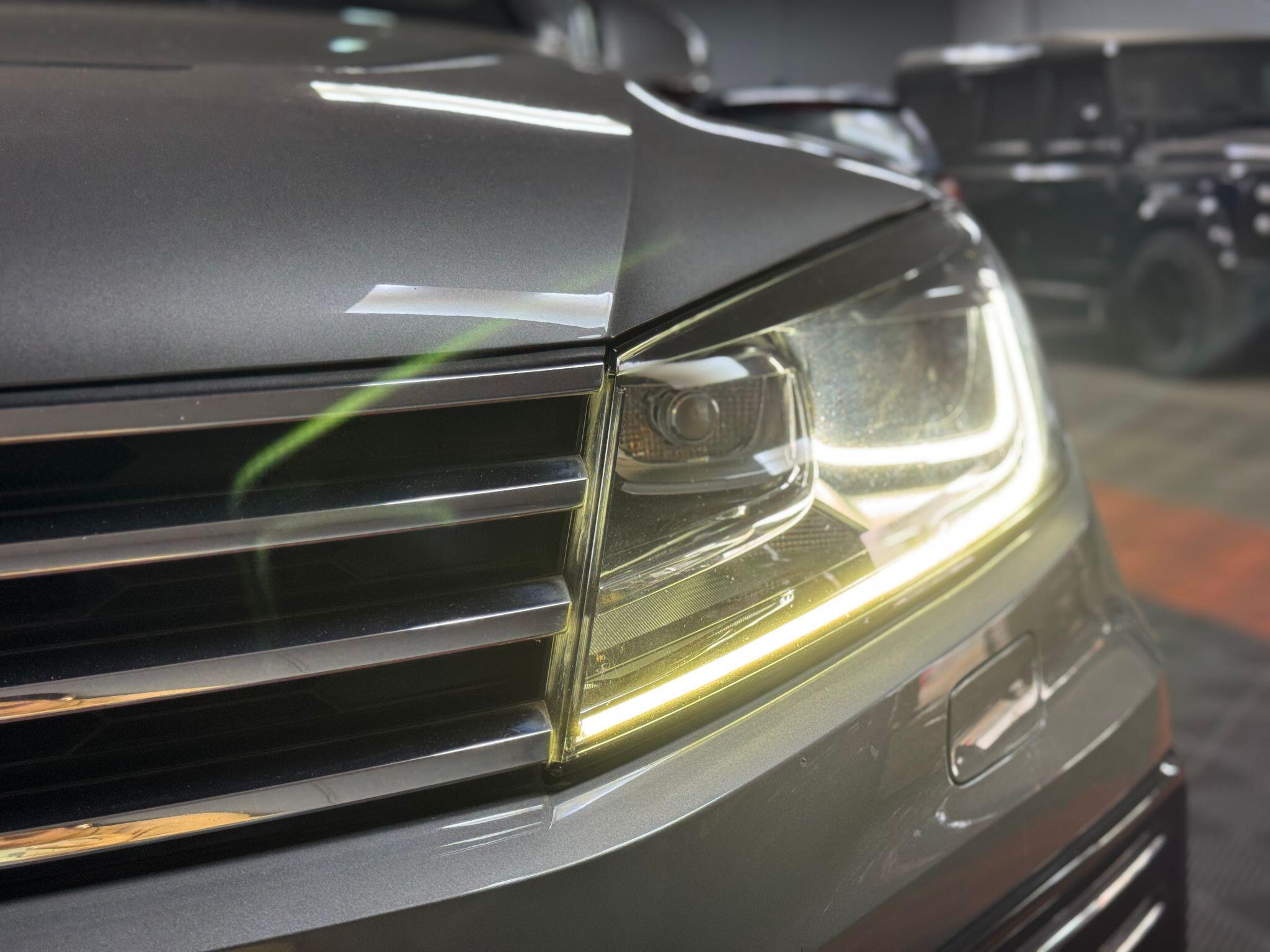 Volkswagen Touareg 3.0 TDI V6 BlueMotion Tech R-Line Tiptronic 4WD Euro 6 (s/s) 5dr 5dr Automatic 2015