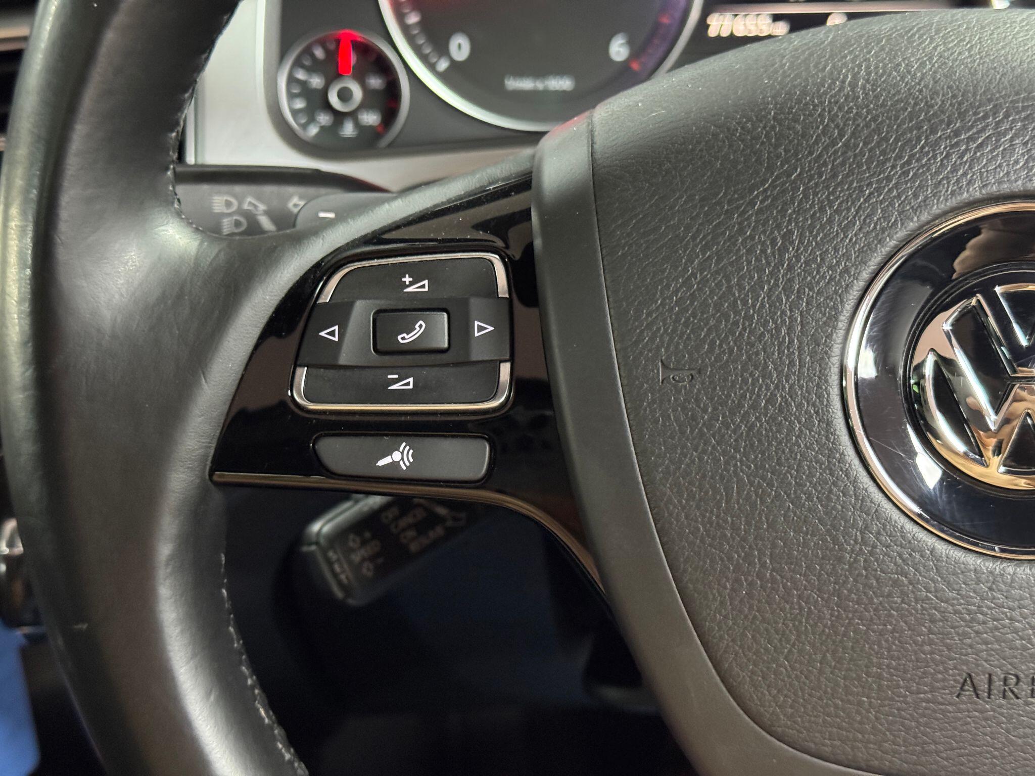 Volkswagen Touareg 3.0 TDI V6 BlueMotion Tech R-Line Tiptronic 4WD Euro 6 (s/s) 5dr 5dr Automatic 2015