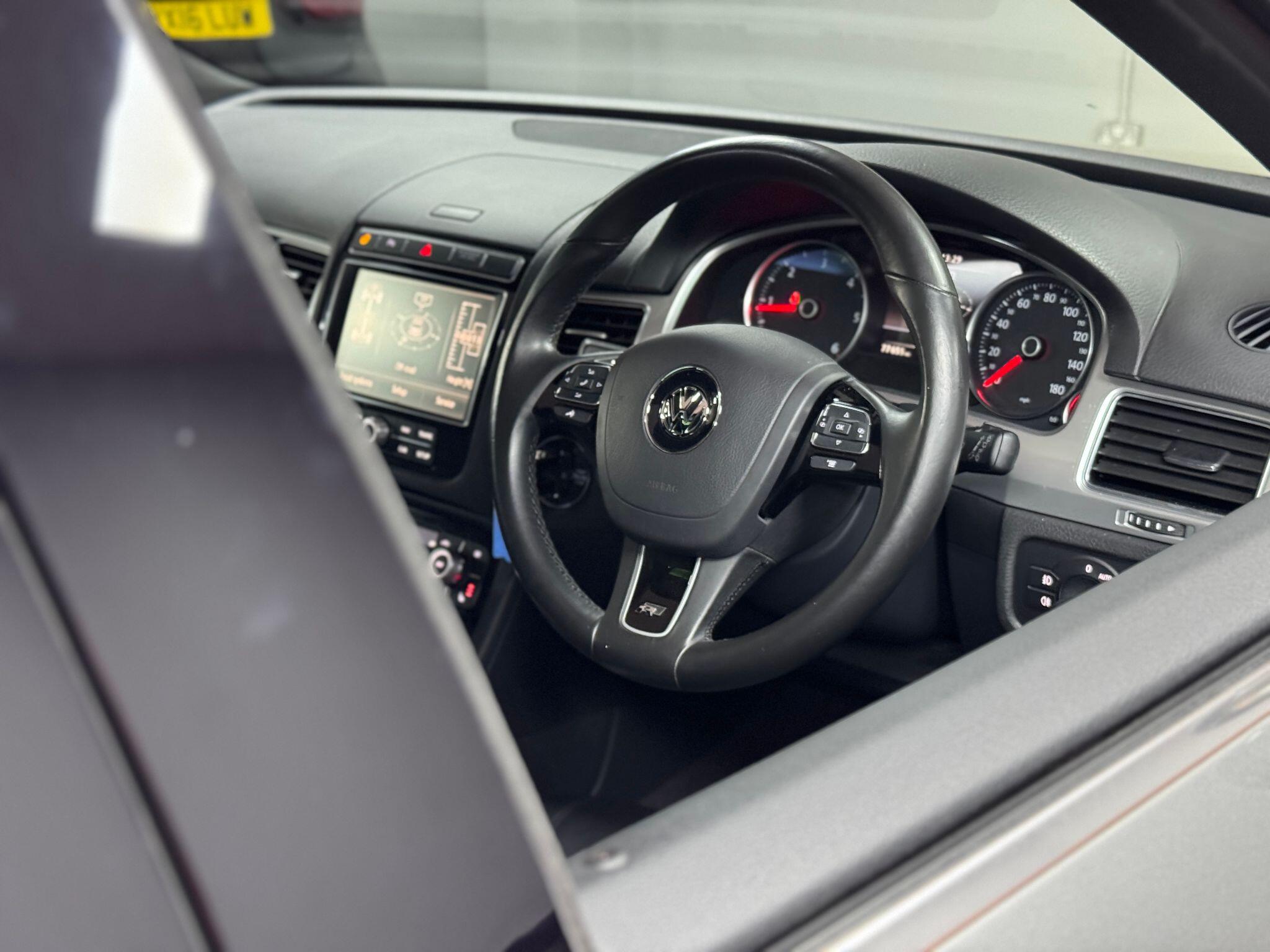 Volkswagen Touareg 3.0 TDI V6 BlueMotion Tech R-Line Tiptronic 4WD Euro 6 (s/s) 5dr 5dr Automatic 2015