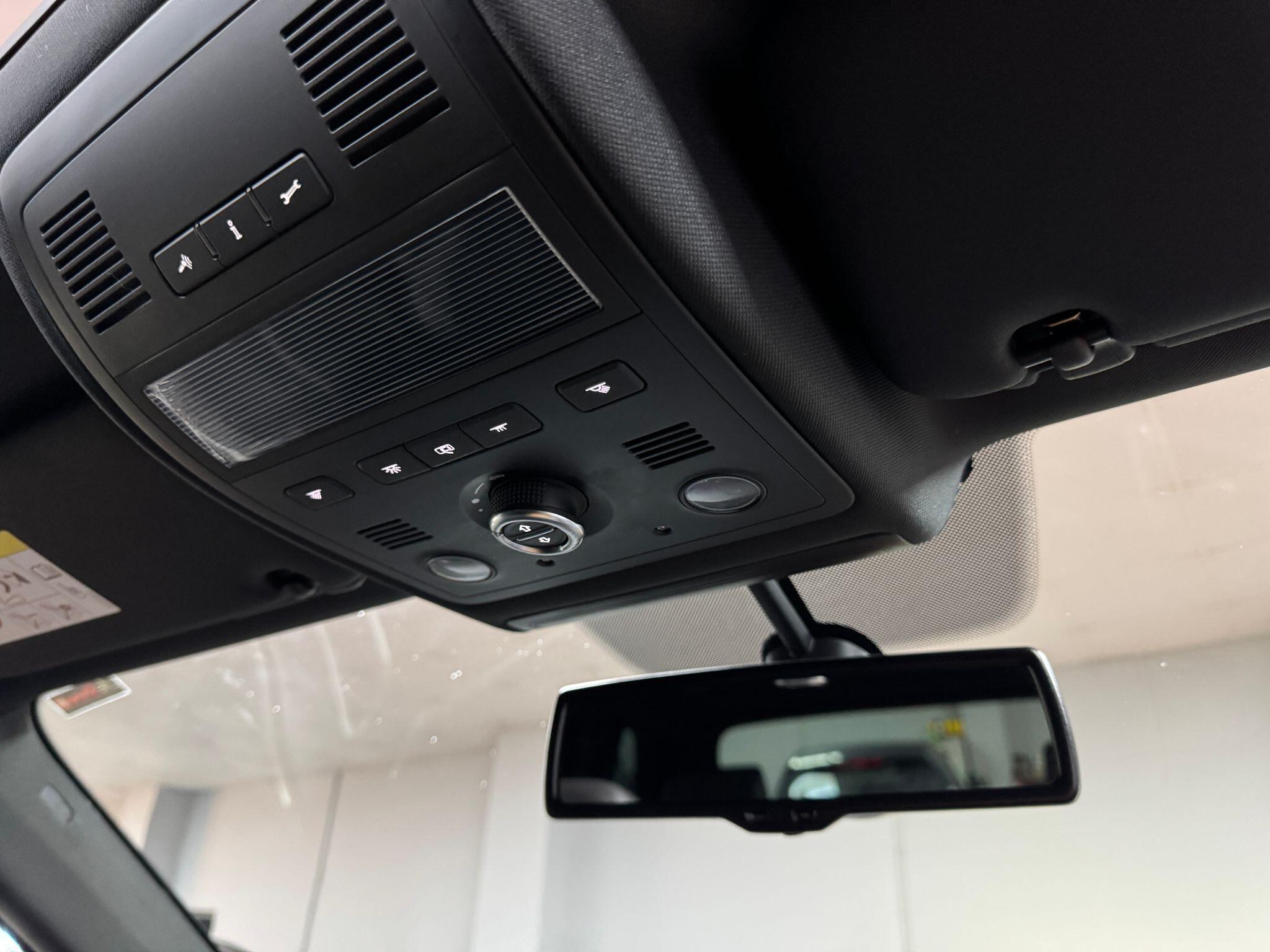 Volkswagen Touareg 3.0 TDI V6 BlueMotion Tech R-Line Tiptronic 4WD Euro 6 (s/s) 5dr 5dr Automatic 2015