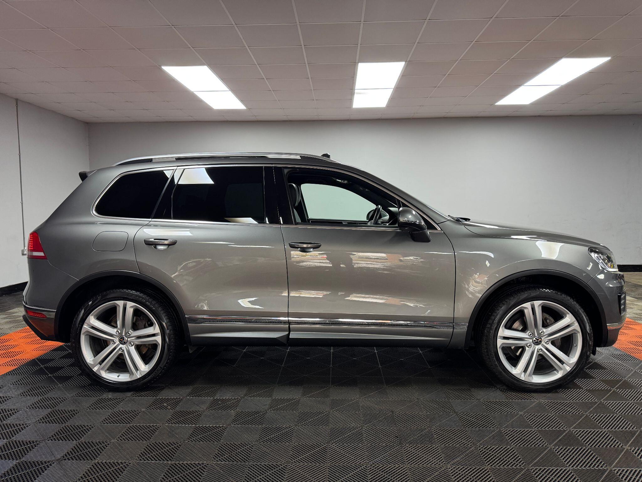 Volkswagen Touareg 3.0 TDI V6 BlueMotion Tech R-Line Tiptronic 4WD Euro 6 (s/s) 5dr 5dr Automatic 2015