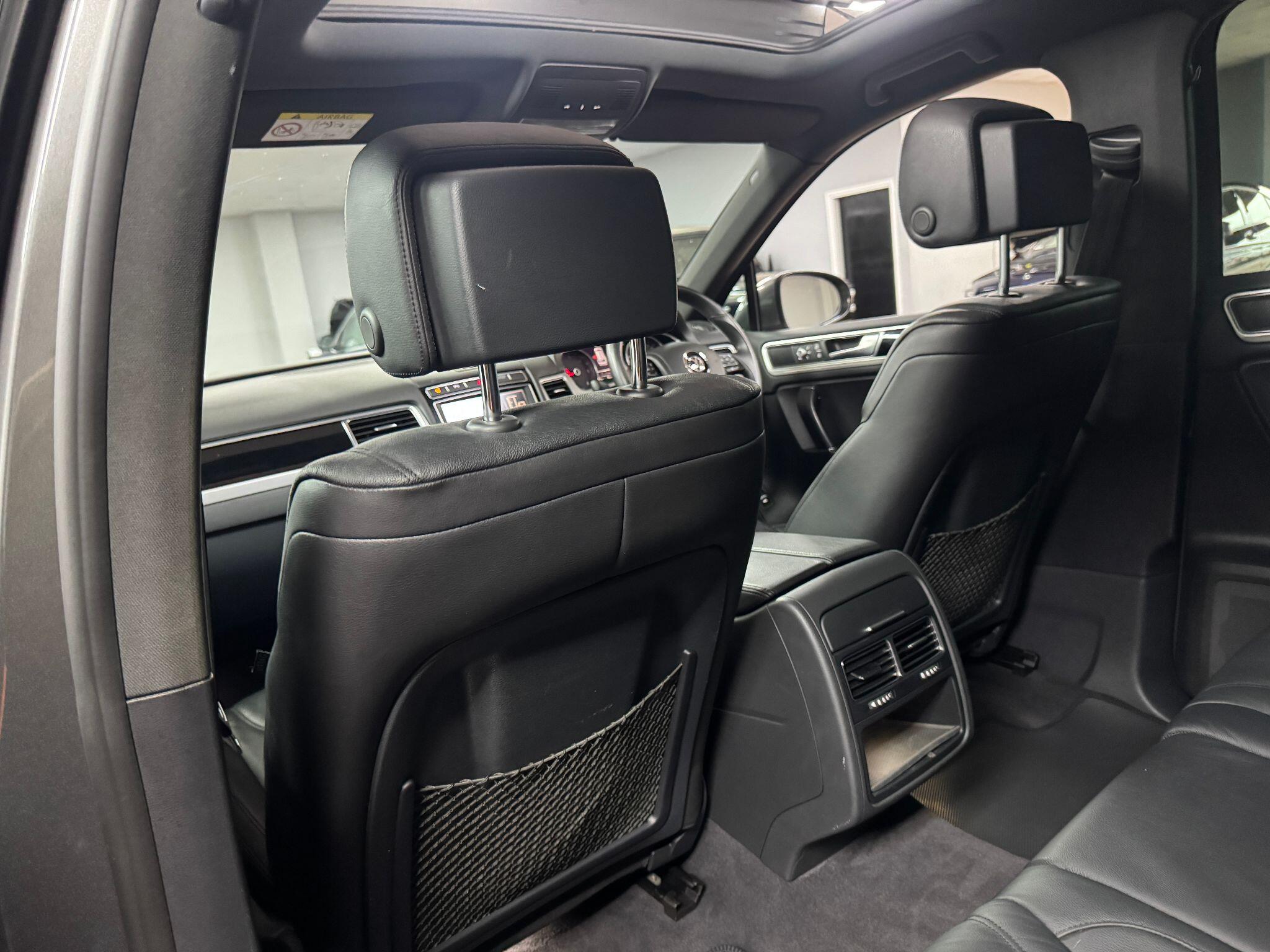 Volkswagen Touareg 3.0 TDI V6 BlueMotion Tech R-Line Tiptronic 4WD Euro 6 (s/s) 5dr 5dr Automatic 2015