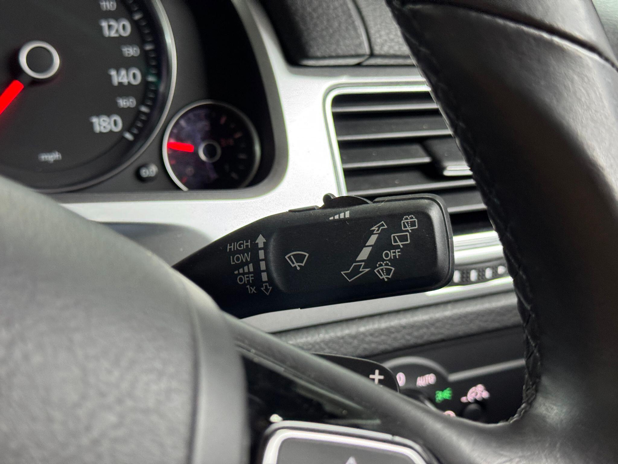 Volkswagen Touareg 3.0 TDI V6 BlueMotion Tech R-Line Tiptronic 4WD Euro 6 (s/s) 5dr 5dr Automatic 2015