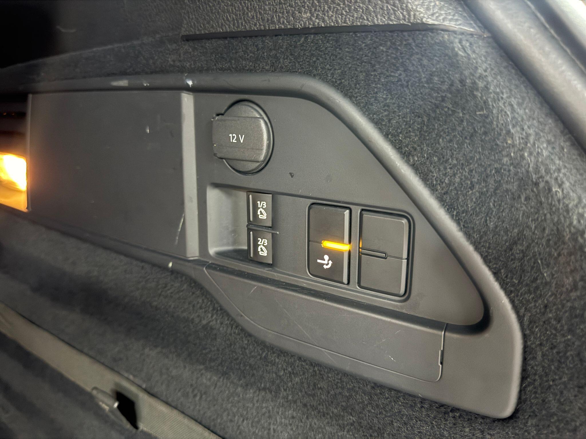 Volkswagen Touareg 3.0 TDI V6 BlueMotion Tech R-Line Tiptronic 4WD Euro 6 (s/s) 5dr 5dr Automatic 2015