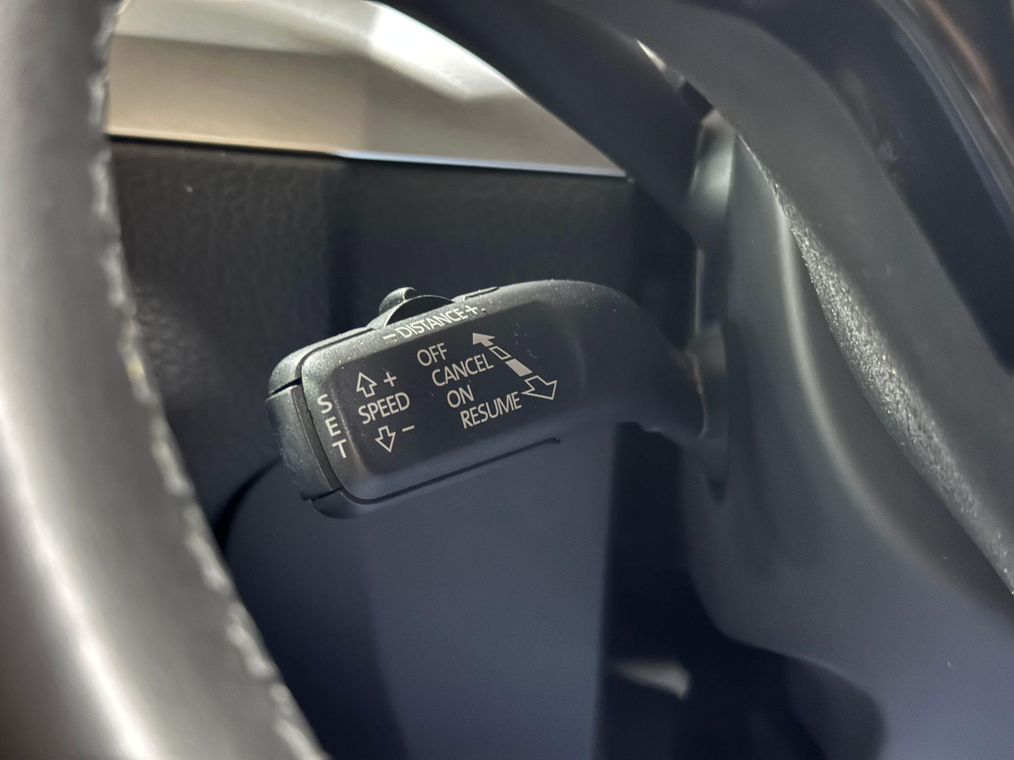 Volkswagen Touareg 3.0 TDI V6 BlueMotion Tech R-Line Tiptronic 4WD Euro 6 (s/s) 5dr 5dr Automatic 2015