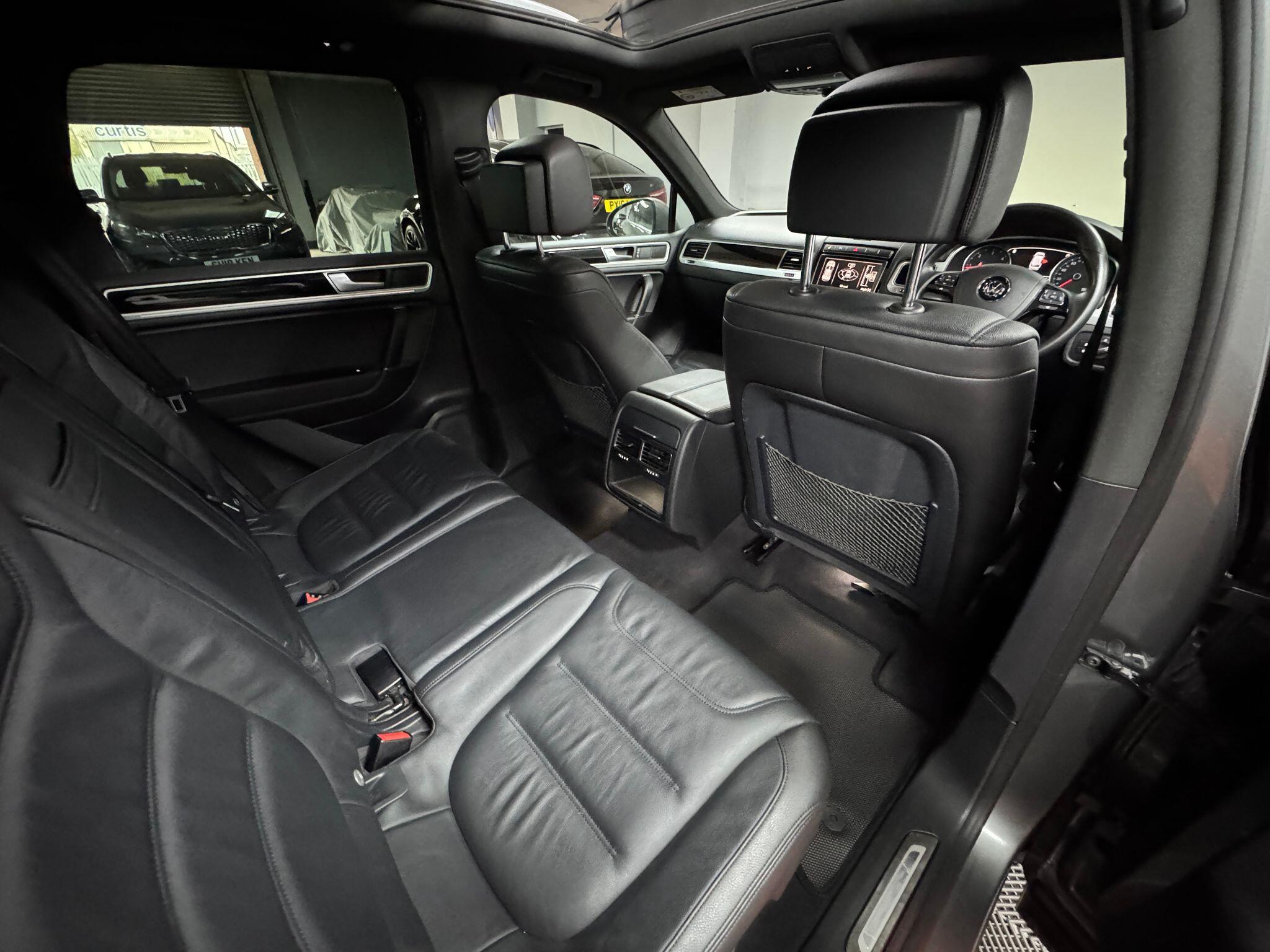 Volkswagen Touareg 3.0 TDI V6 BlueMotion Tech R-Line Tiptronic 4WD Euro 6 (s/s) 5dr 5dr Automatic 2015